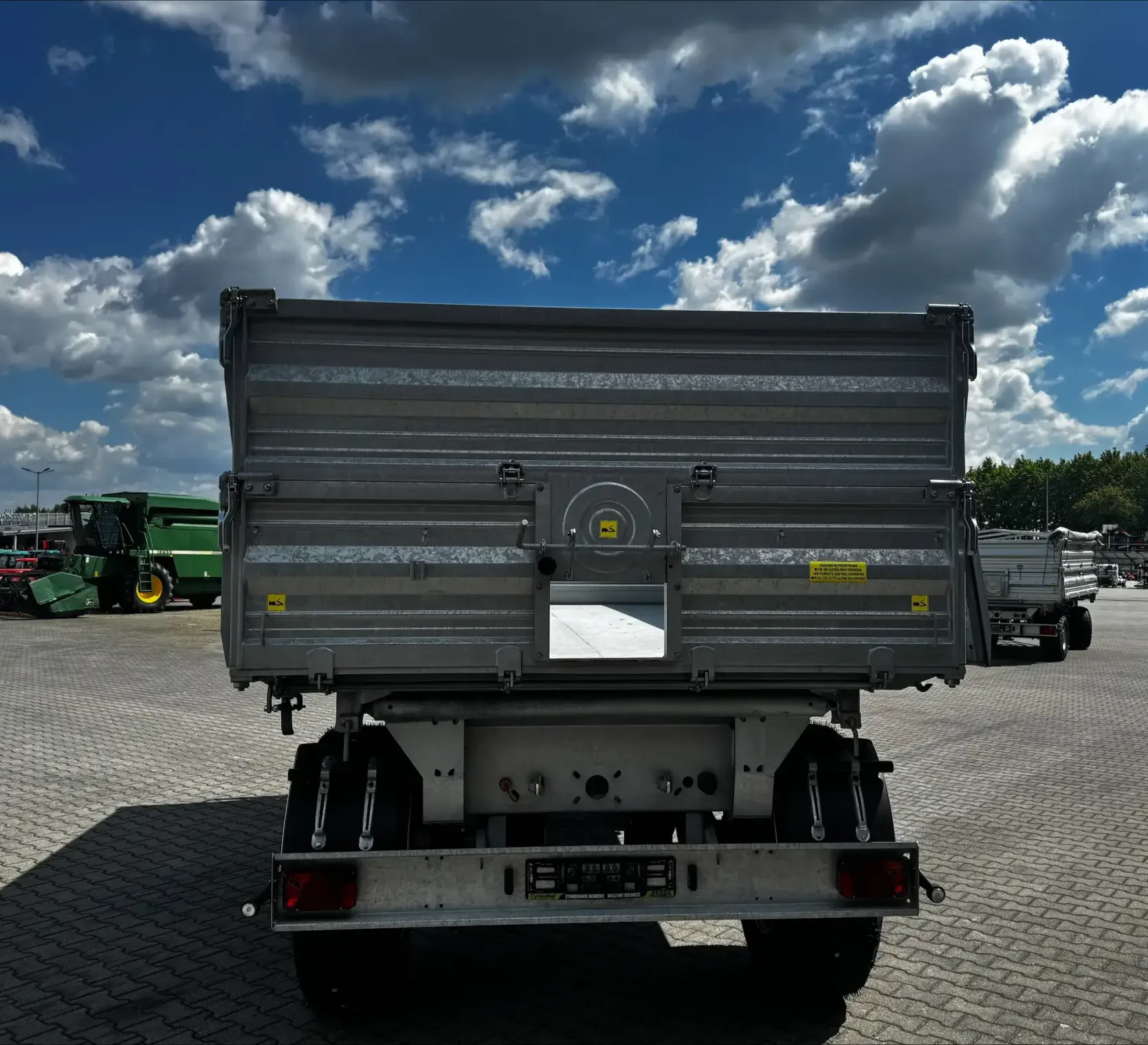 Przyczepa burtowa Cynkomet T-104/6 10 ton