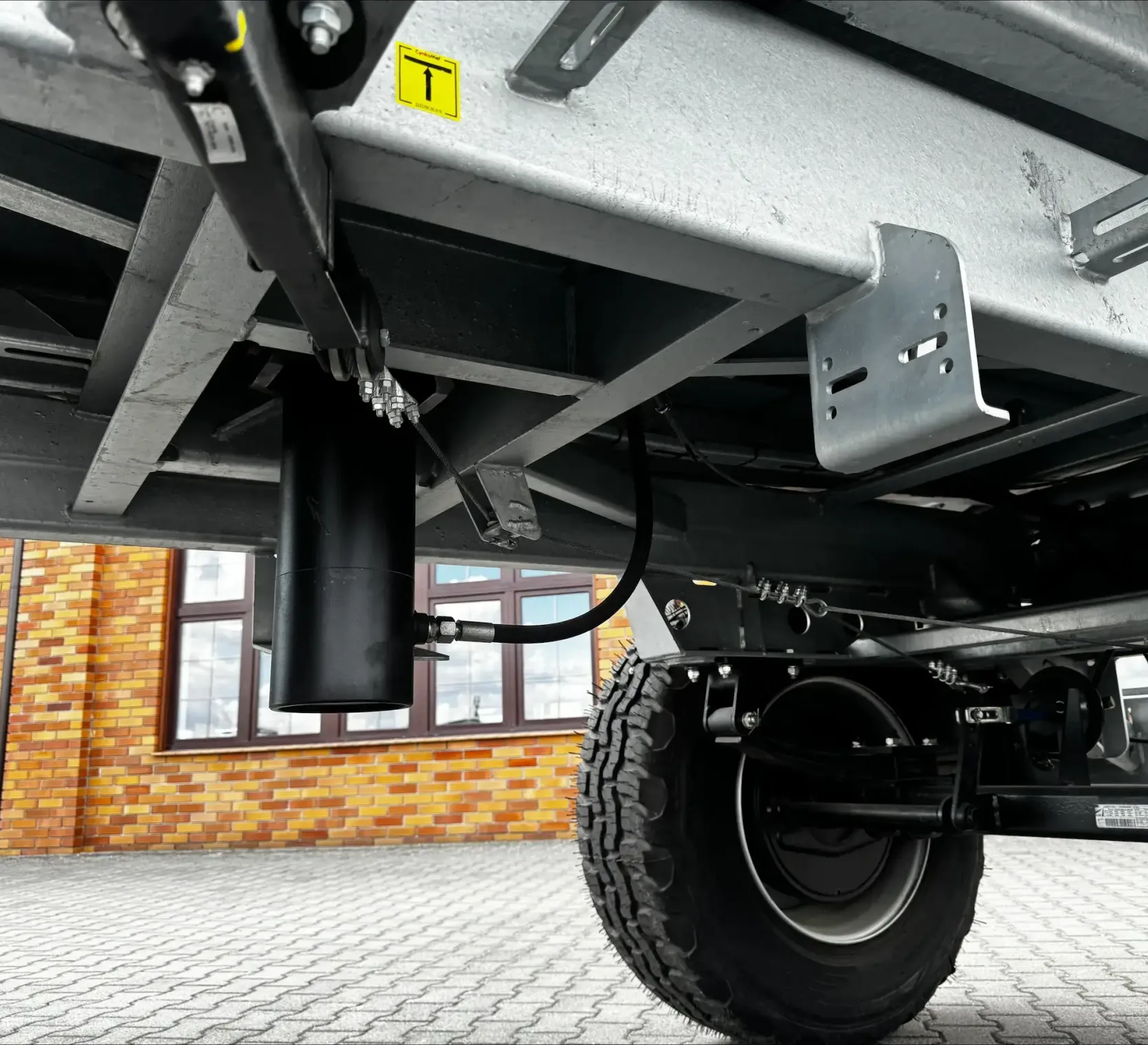 Przyczepa burtowa Cynkomet T-104/6 10 ton