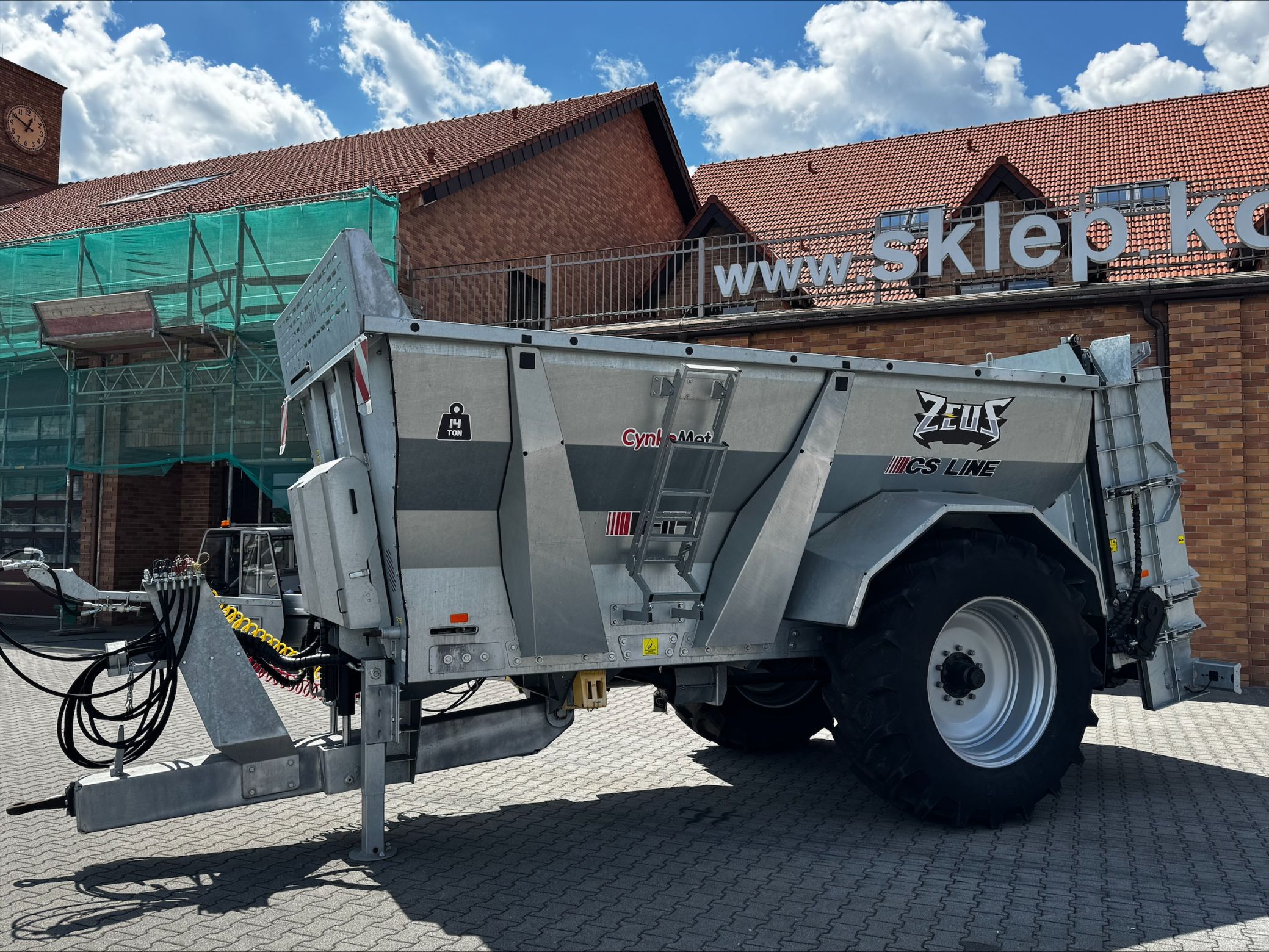 Rozrzutnik obornika Cynkomet ZEUS N-114 Ładowność 14 ton Plac Kobranek