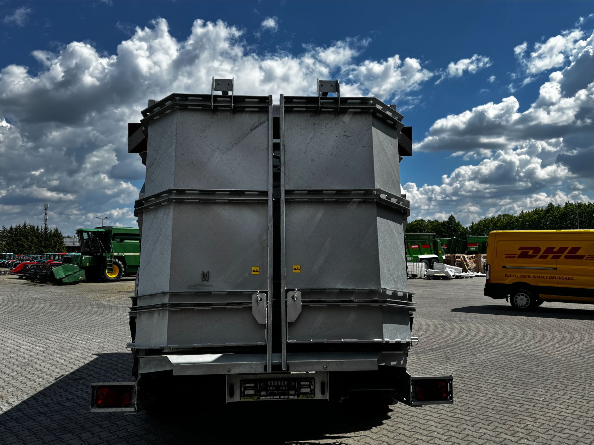 Rozrzutnik obornika Cynkomet ZEUS N-114 Ładowność 14 ton Plac Kobranek
