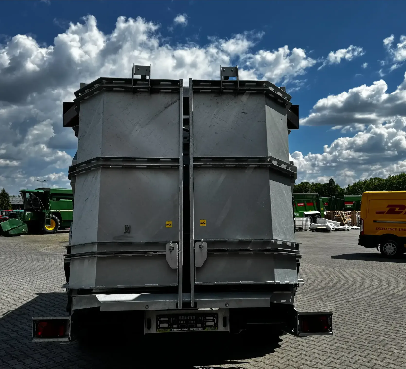 Rozrzutnik obornika Cynkomet ZEUS N-114 Ładowność 14 ton Plac Kobranek