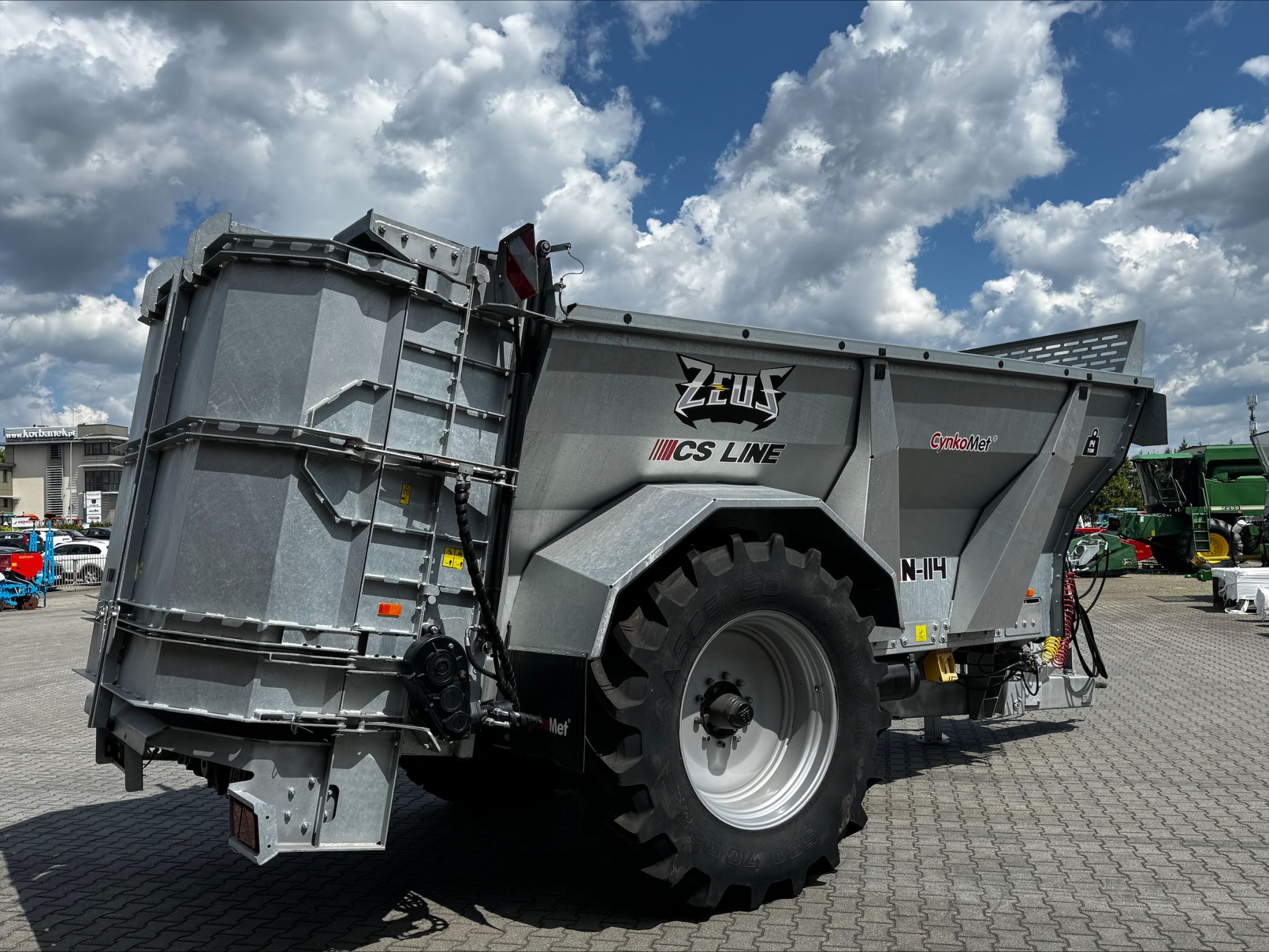 Rozrzutnik obornika Cynkomet ZEUS N-114 Ładowność 14 ton Plac Kobranek
