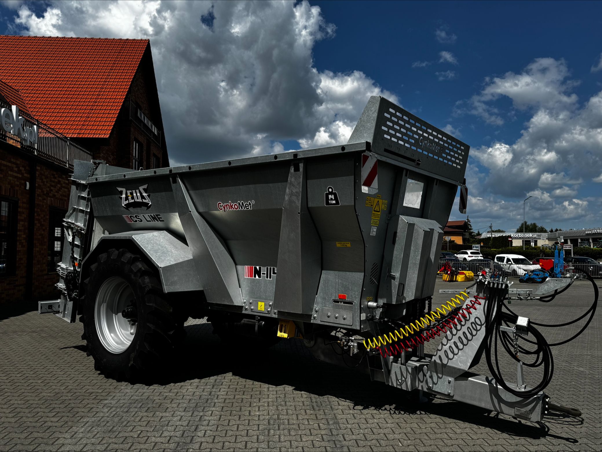 Rozrzutnik obornika Cynkomet ZEUS N-114 Ładowność 14 ton Plac Kobranek