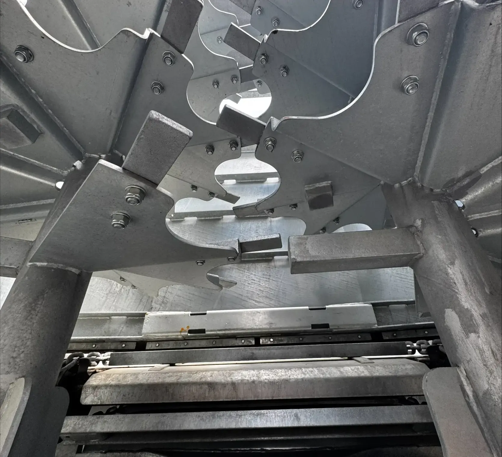 Rozrzutnik obornika Cynkomet ZEUS N-114 Ładowność 14 ton Plac Kobranek