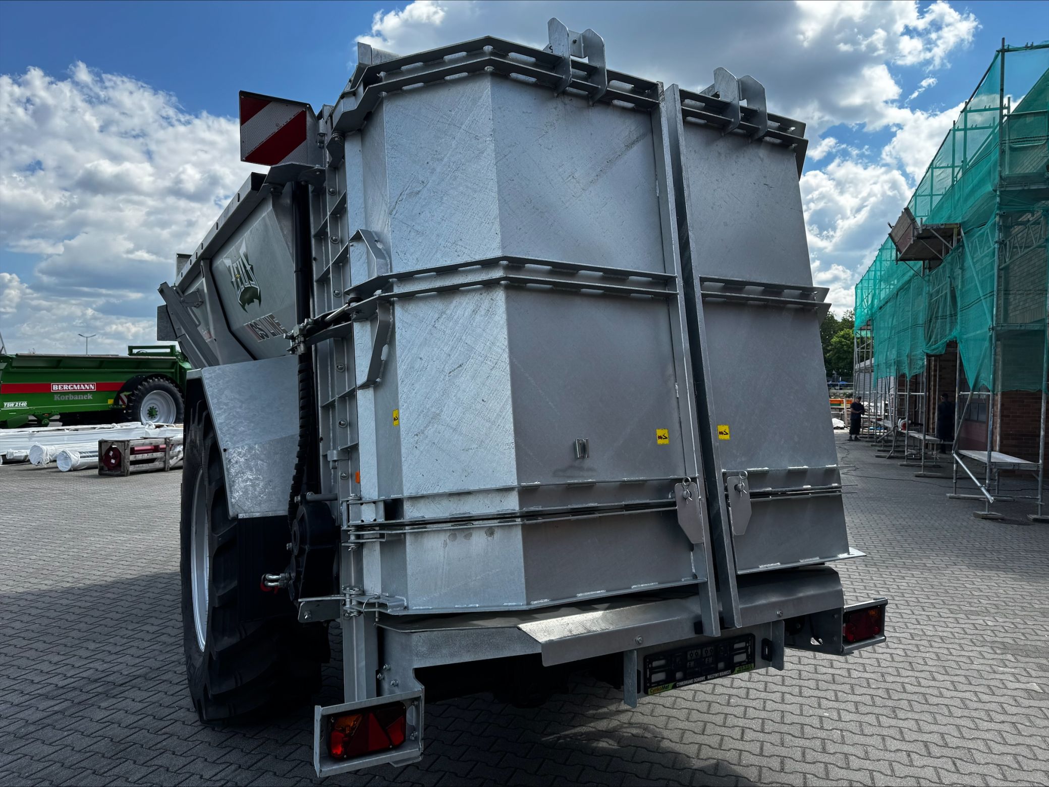 Rozrzutnik obornika Cynkomet ZEUS N-114 Ładowność 14 ton Plac Kobranek