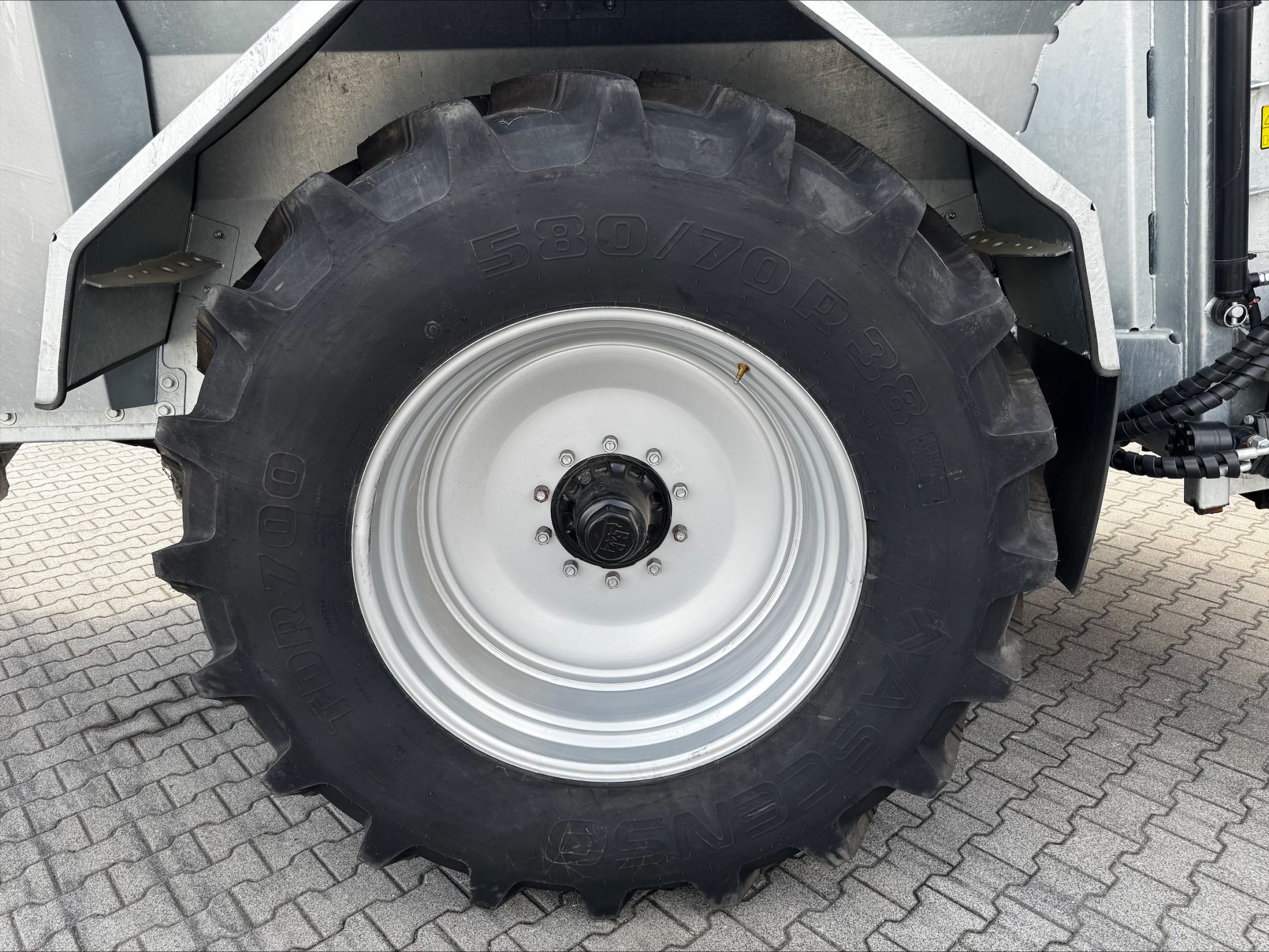Rozrzutnik obornika Cynkomet ZEUS N-114 Ładowność 14 ton Plac Kobranek