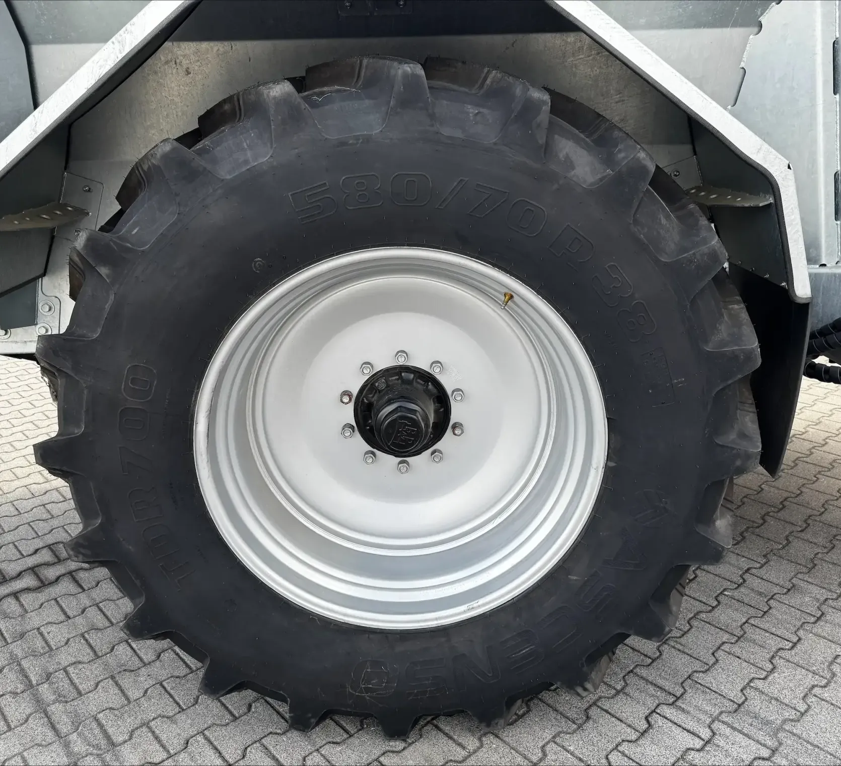 Rozrzutnik obornika Cynkomet ZEUS N-114 Ładowność 14 ton Plac Kobranek