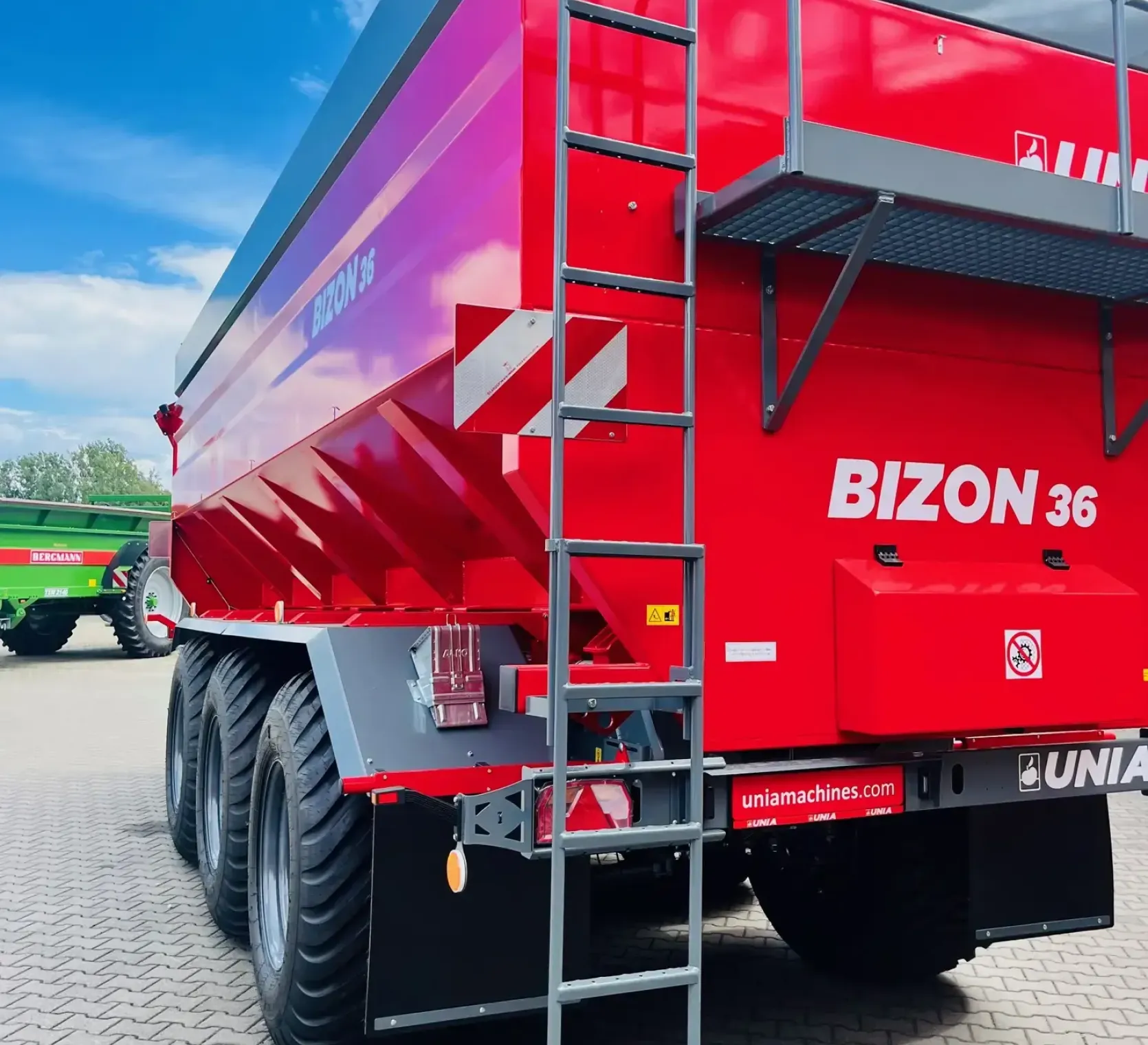 Duża ogromna przyczepa przeladowcza unia group bizon 36 3-osiowa plac korbanek