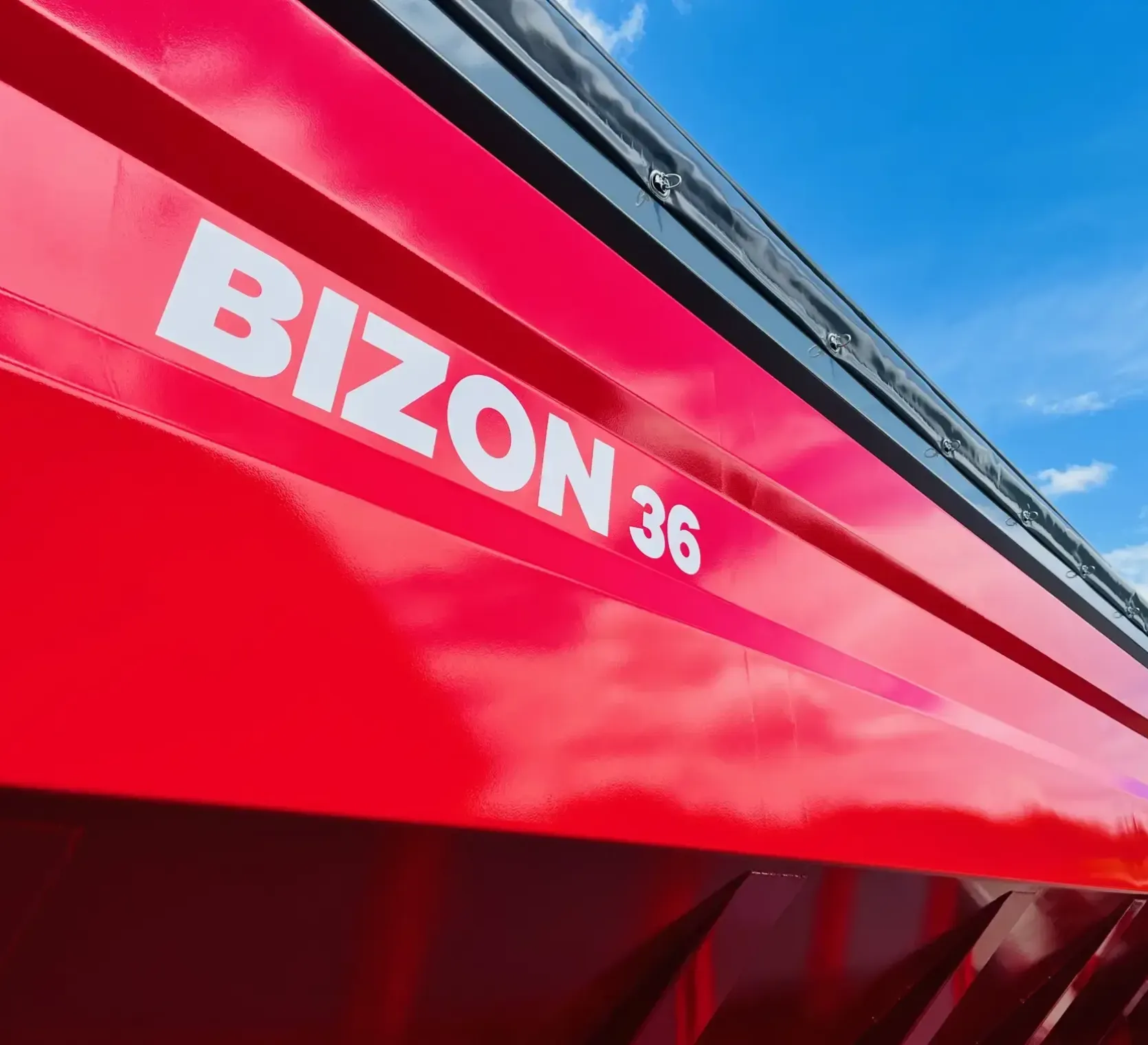 Duża ogromna przyczepa przeladowcza unia group bizon 36 3-osiowa plac korbanek