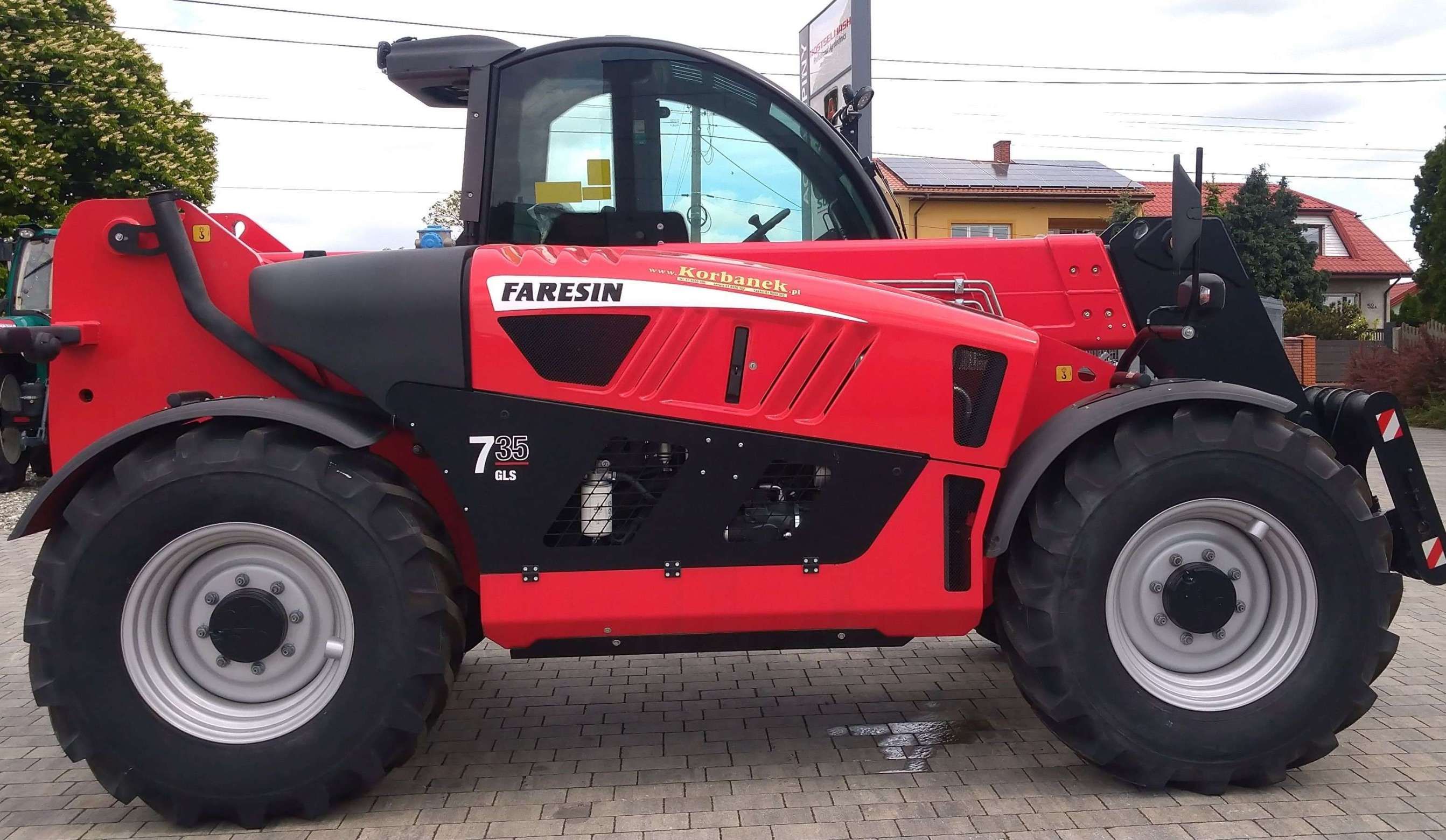 Faresin ładowarka teleskopowa serii middle 7.35 GLS prawy bok