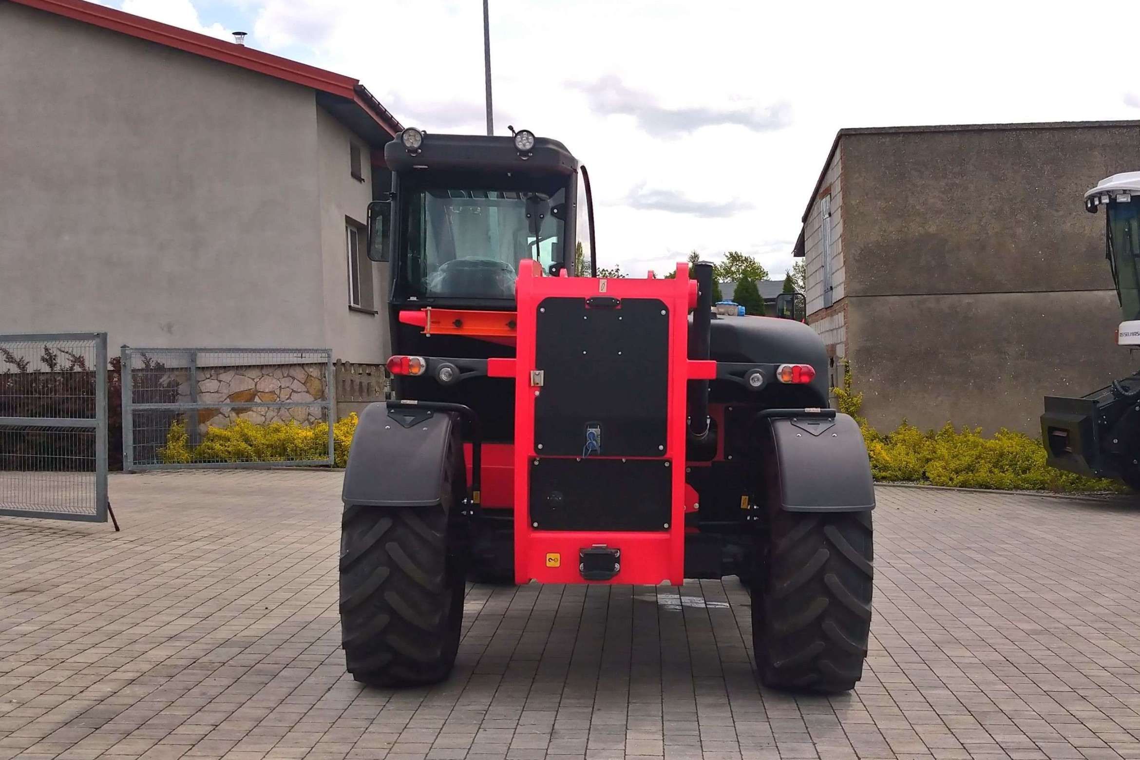 Faresin ładowarka teleskopowa serii middle 7.35 GLS tył