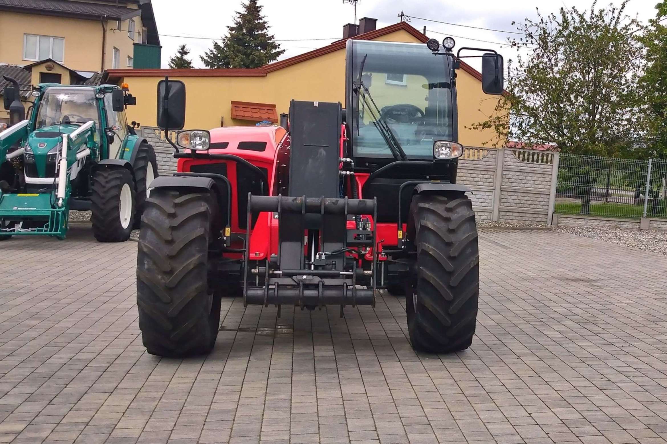 Faresin ładowarka teleskopowa serii middle 7.35 GLS przód