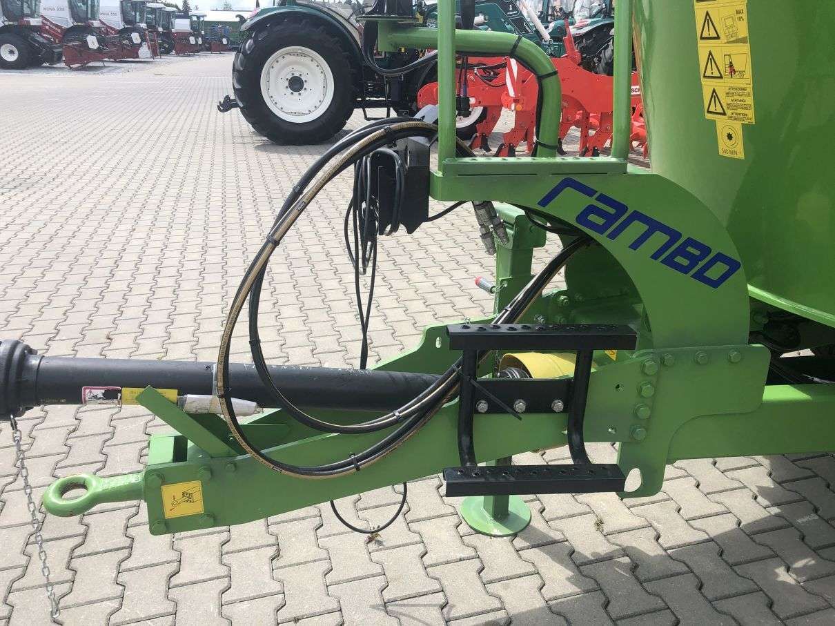 Wóz paszowy Faresin Rambo 1100 drabina inspekcyjna