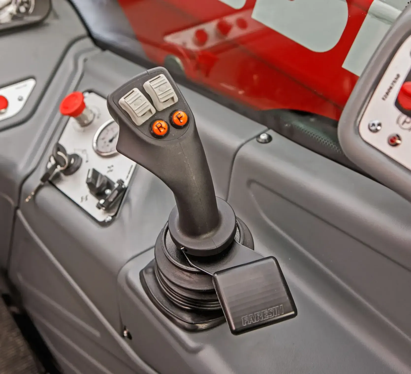 Faresin 6.26 silnik Yanmar Bosh Spicer joystick kabina panel sterowania
