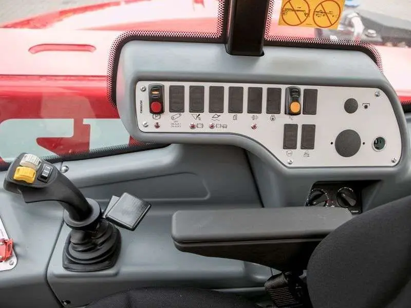 ergonomiczna kabina ładowarki Faresin 8.40