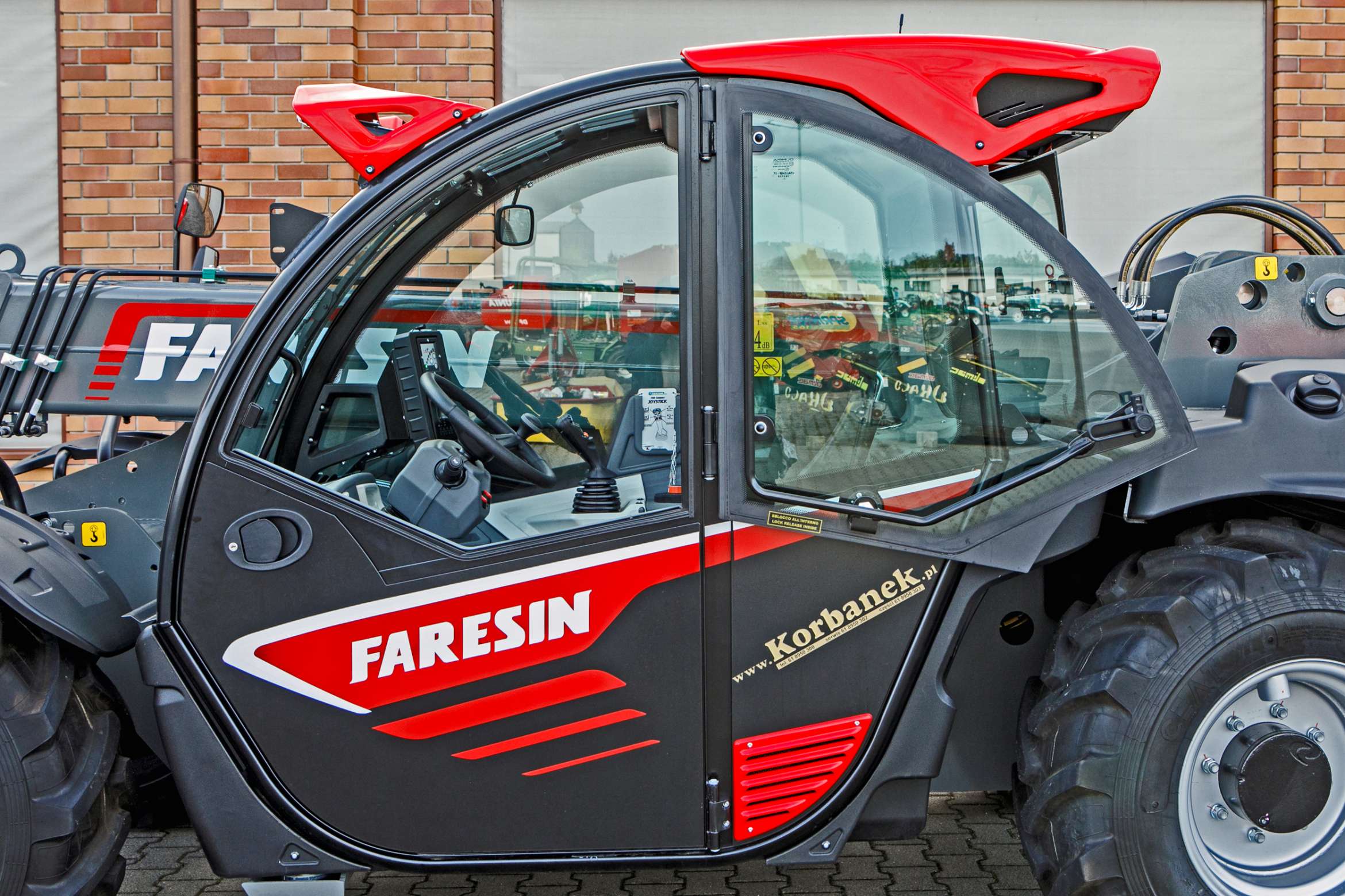 Ładowarka teleskopowa Faresin 7.32 Compact Bosch Deutz kabina otwarte okno ramię