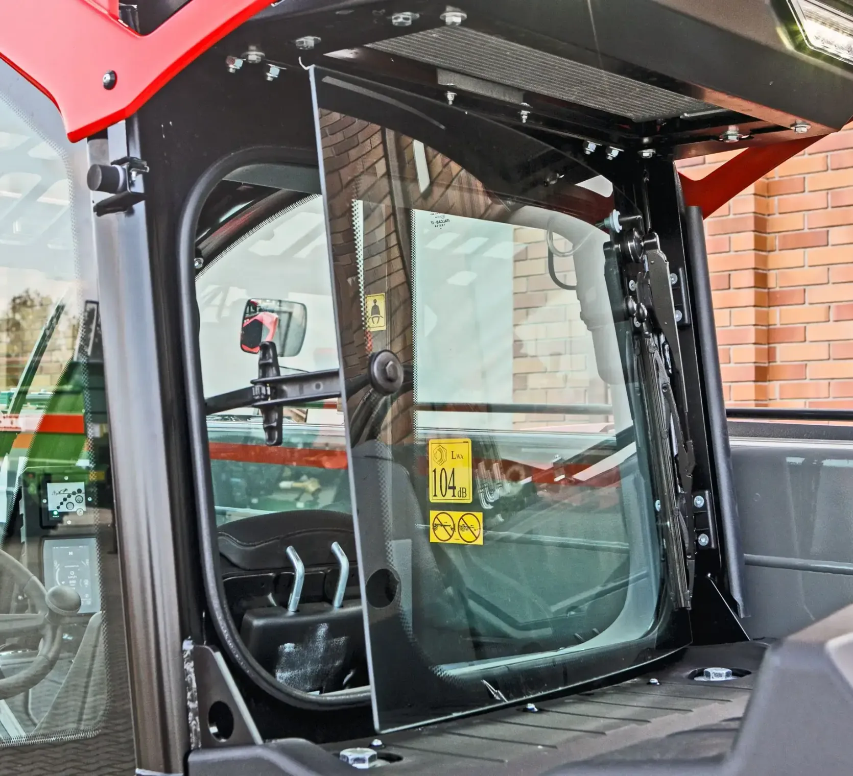 Ładowarka teleskopowa Faresin 7.32 Compact Bosch Deutz kabina otwarte okno tył