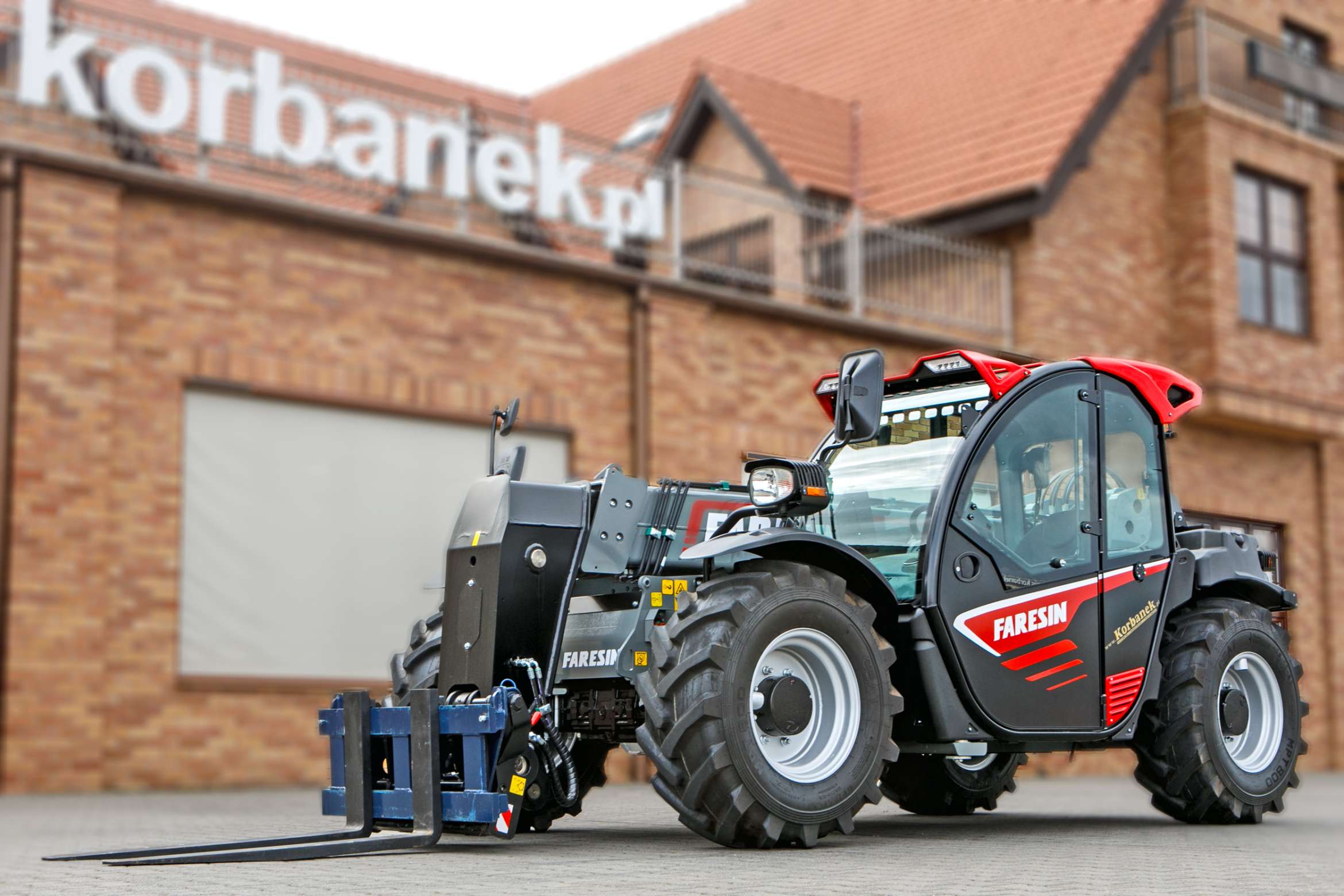 Ładowarka teleskopowa Faresin 7.32 Compact Bosch Deutz widok ogólny