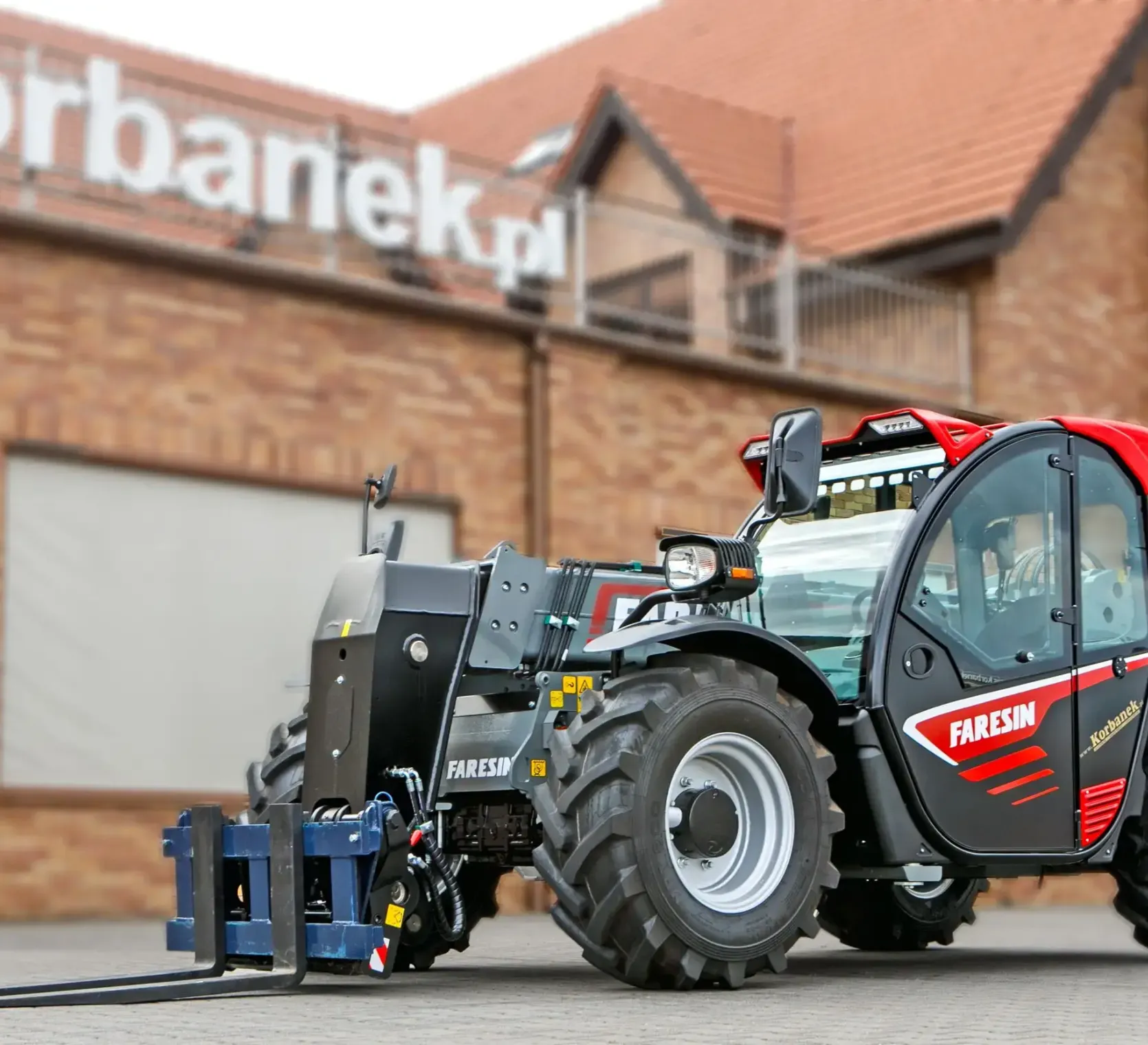 Ładowarka teleskopowa Faresin 7.32 Compact Bosch Deutz widok ogólny
