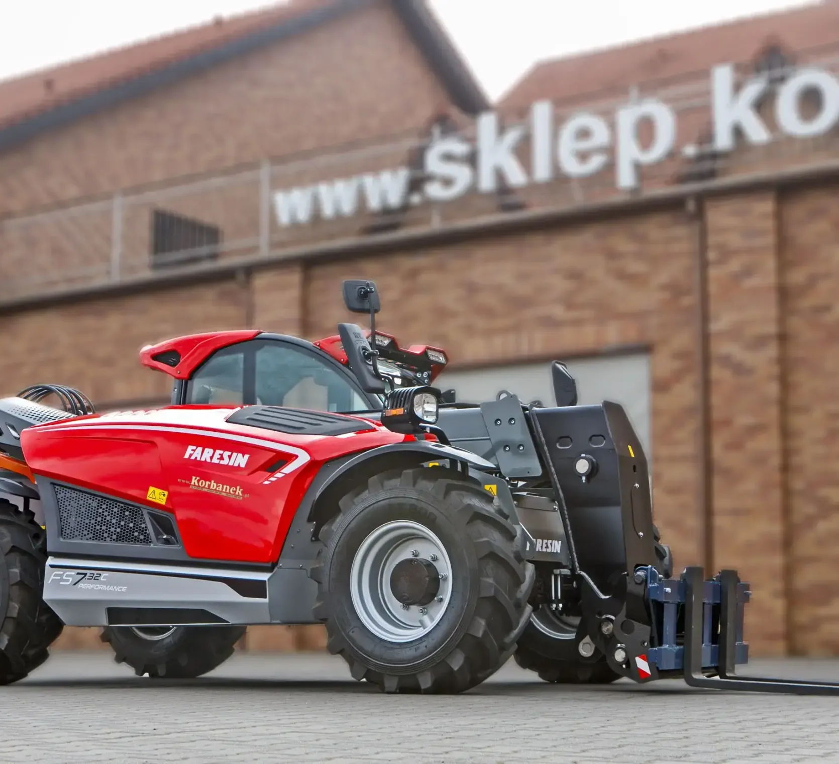 Ładowarka teleskopowa Faresin 7.32 Compact Bosch Deutz widok ogólny