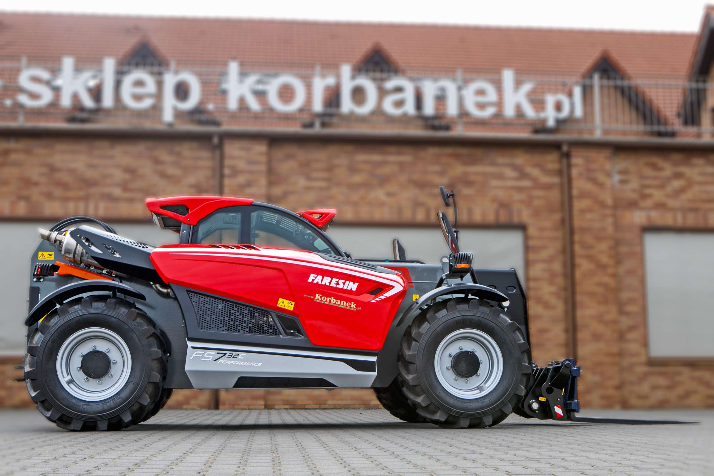 Ładowarka teleskopowa Faresin 7.32 Compact Bosch Deutz widok ogólny
