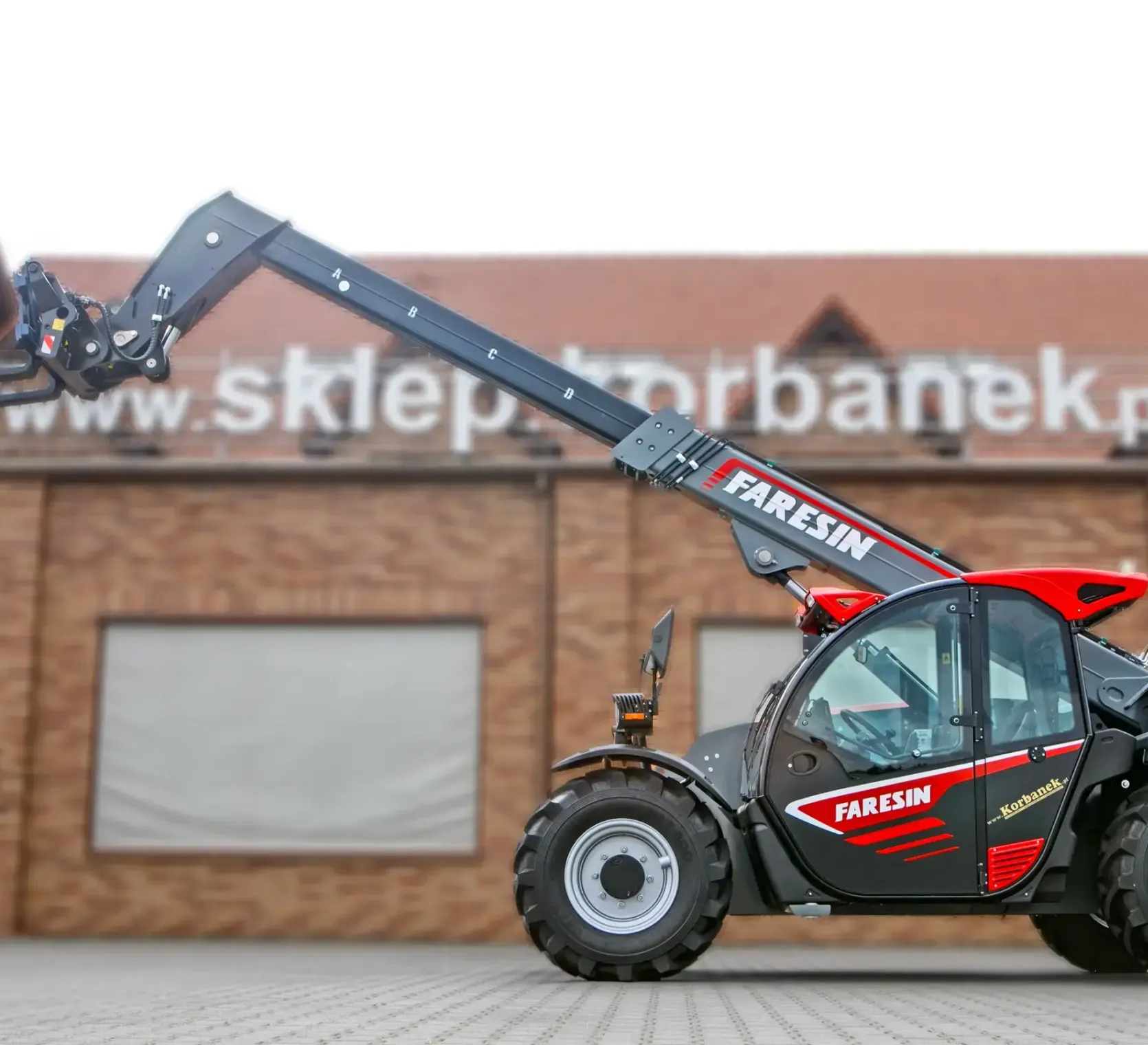 Ładowarka teleskopowa Faresin 7.32 Compact Bosch Deutz widok ramię teleskopowe wysunięte