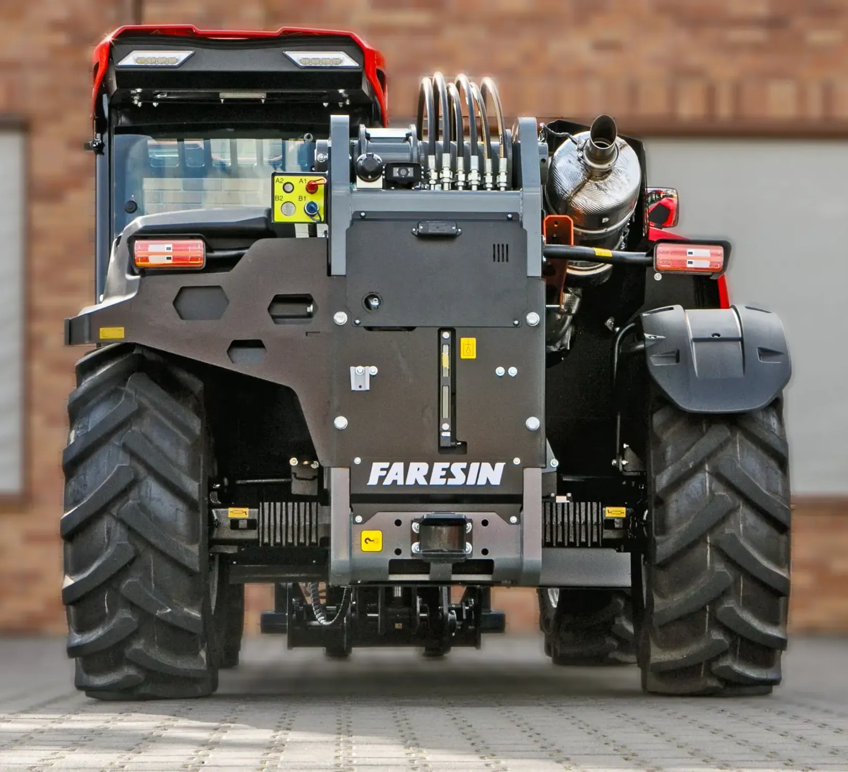Ładowarka teleskopowa Faresin 7.32 Compact Bosch Deutz tył kabina ramię