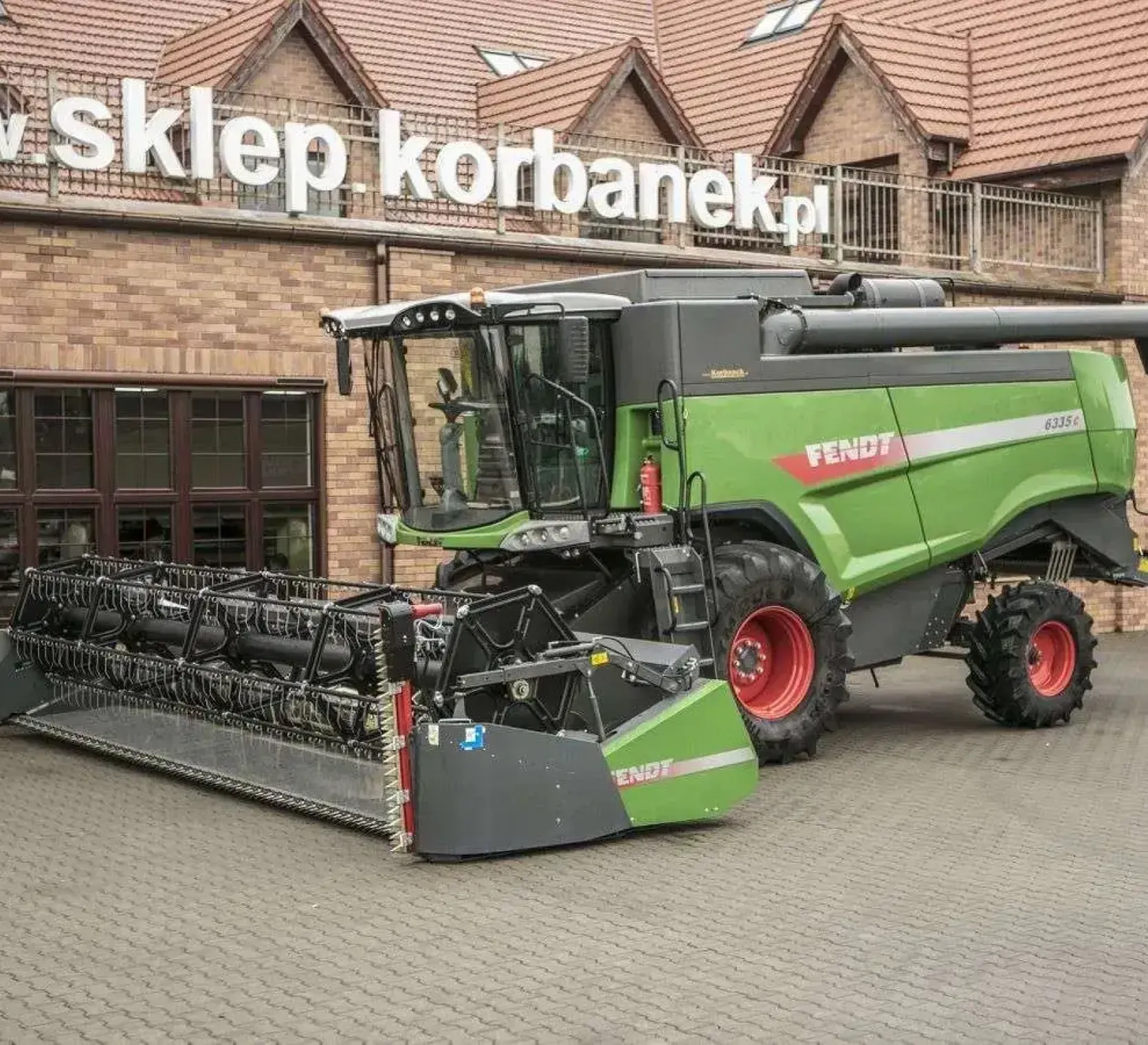 Kombajn używany do zbioru zbóż Fendt 6335 z silnikiem AGCO POWER o mocy silnika z Boost 265 kW/360 KM