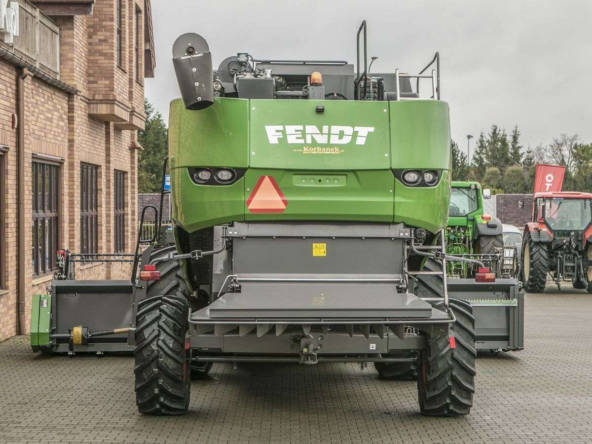 Tył kombajnu marki Fendt seria 6335 Ogumienie tylne 540/65 R24