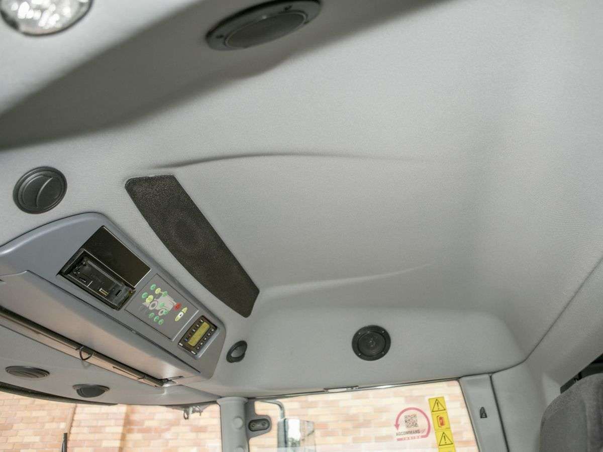 Instalacja radiow zainastlowana w sufitówce kombajnu Fendt 6335 