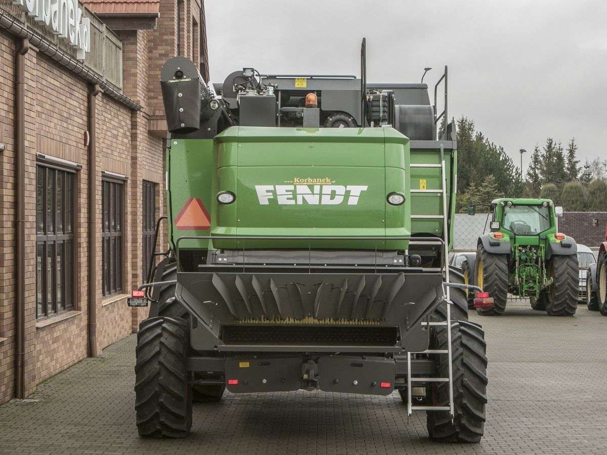 Rozrzutnik plew w kombajnie zbozowym Fendt 6275 L