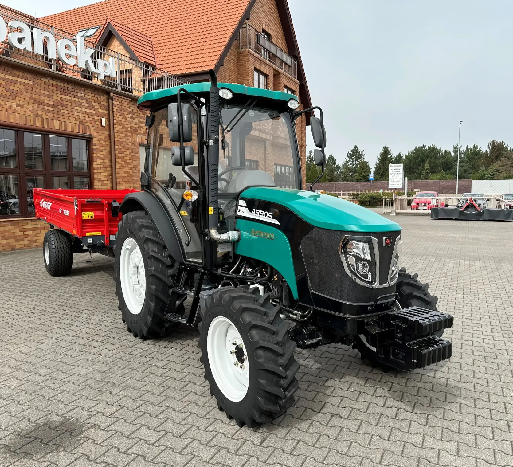 Ciągnik rolniczy Arbos 3075 w promocji z przyczepą Metal-Fach