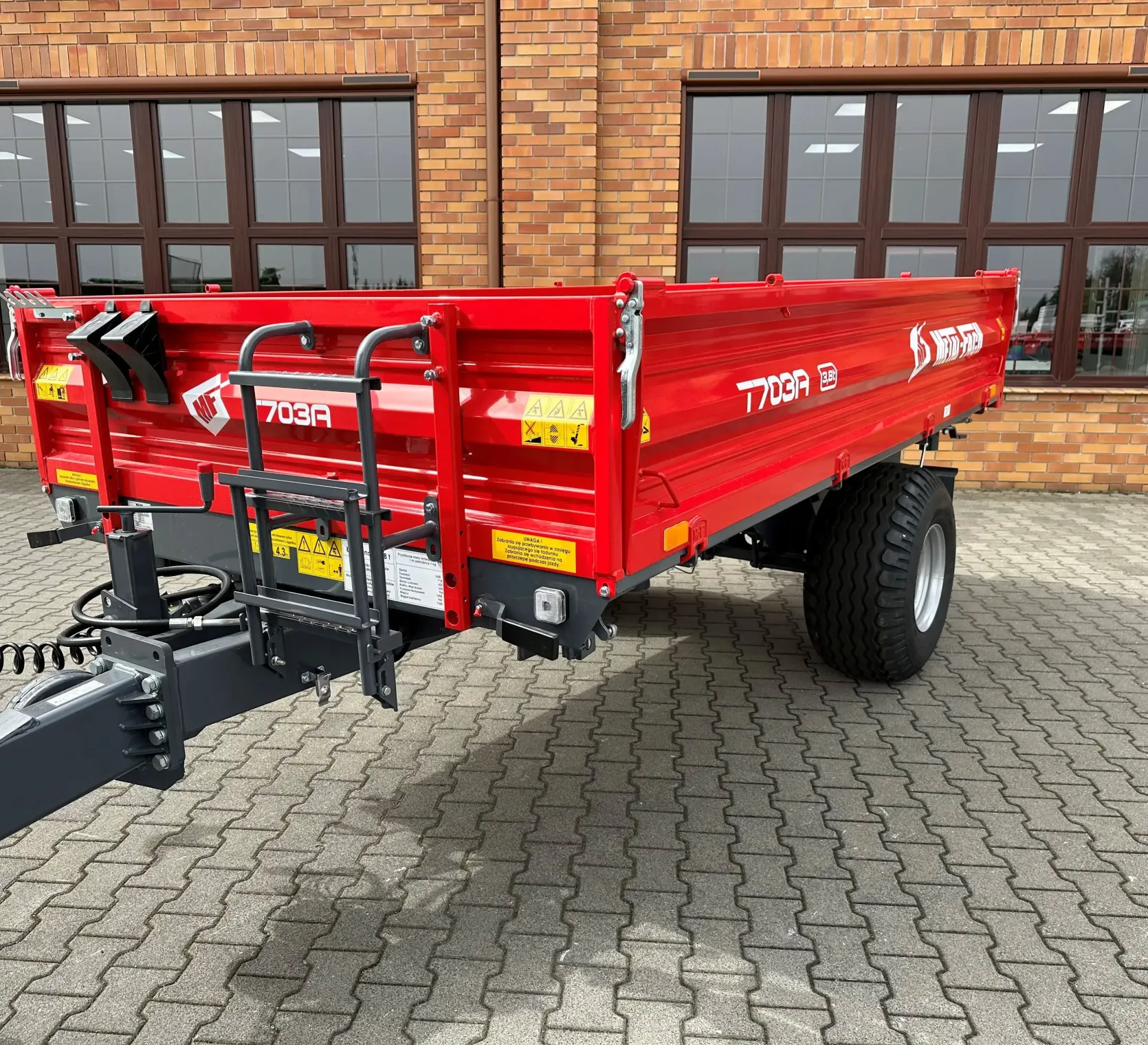 Przyczepa wywrotowa jednoosiowa Metal-Fach T703A/1 Sokółka