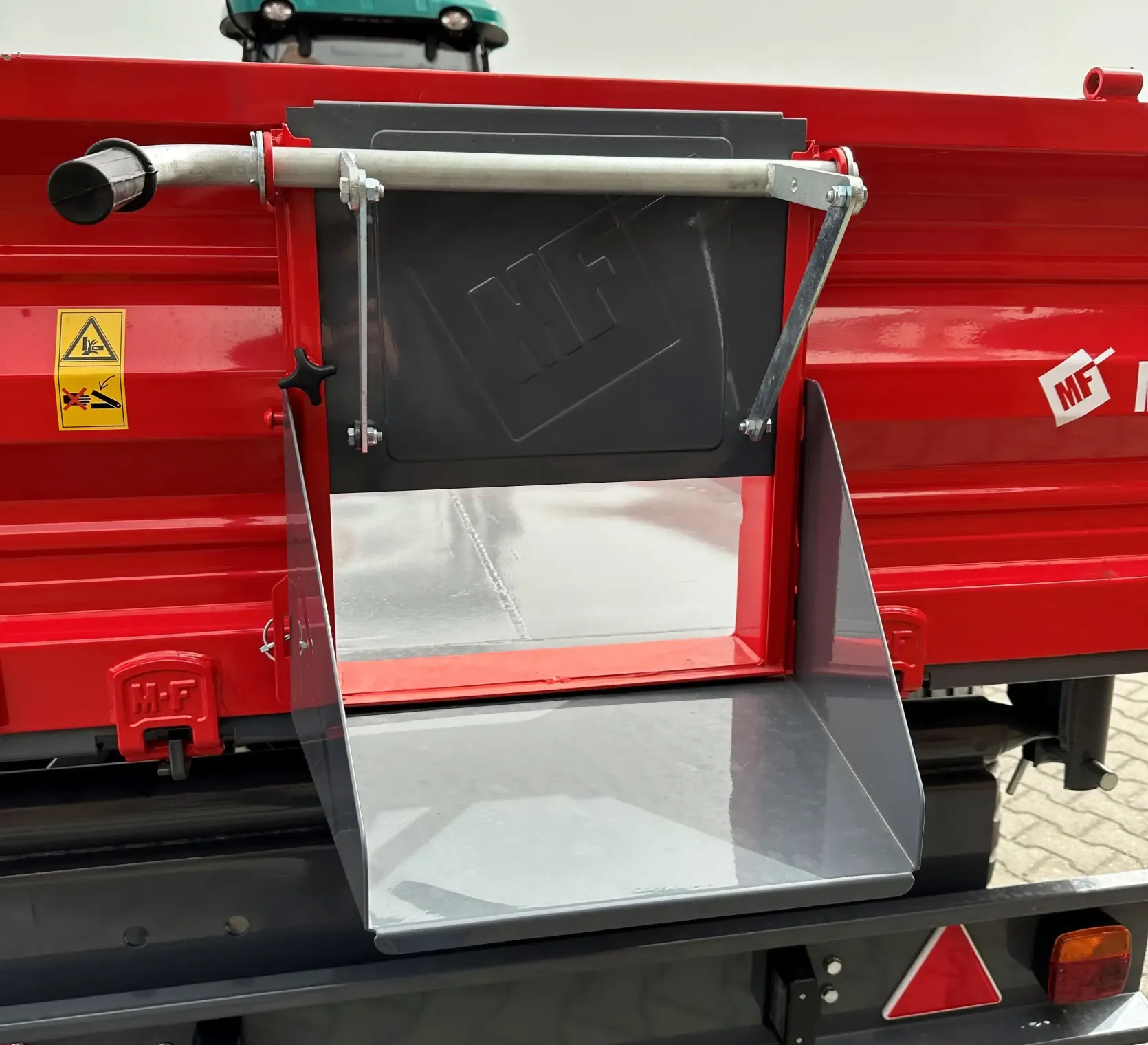 Zsyp w przyczepce wywrotowej Metal-Fach T703A/1 Sokółka 