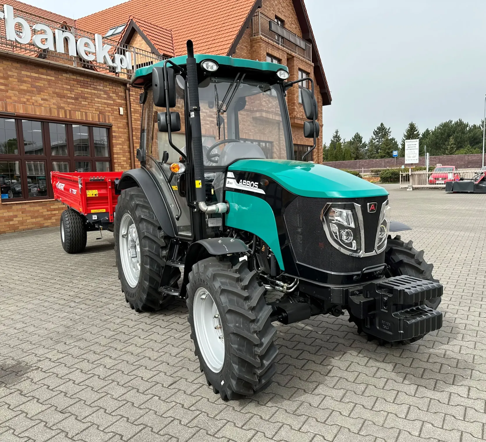 Ciągnik rolniczy Arbos 3065 w promocji z przyczepą Metal-Fach