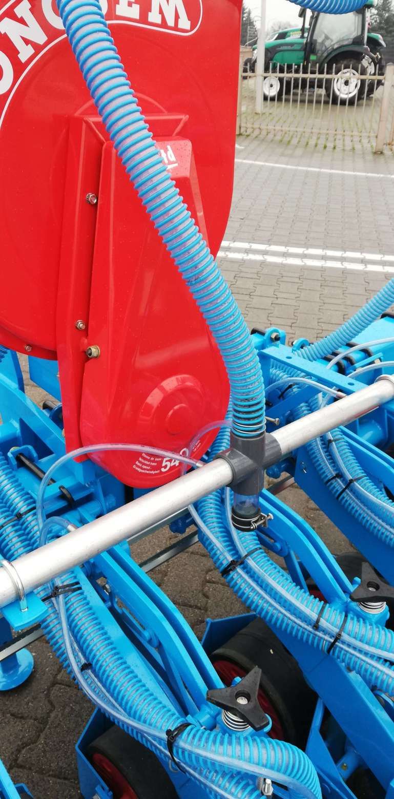 Turbina plus pneumatyczny układ do czyszczenia otworów tarczy wysiewających