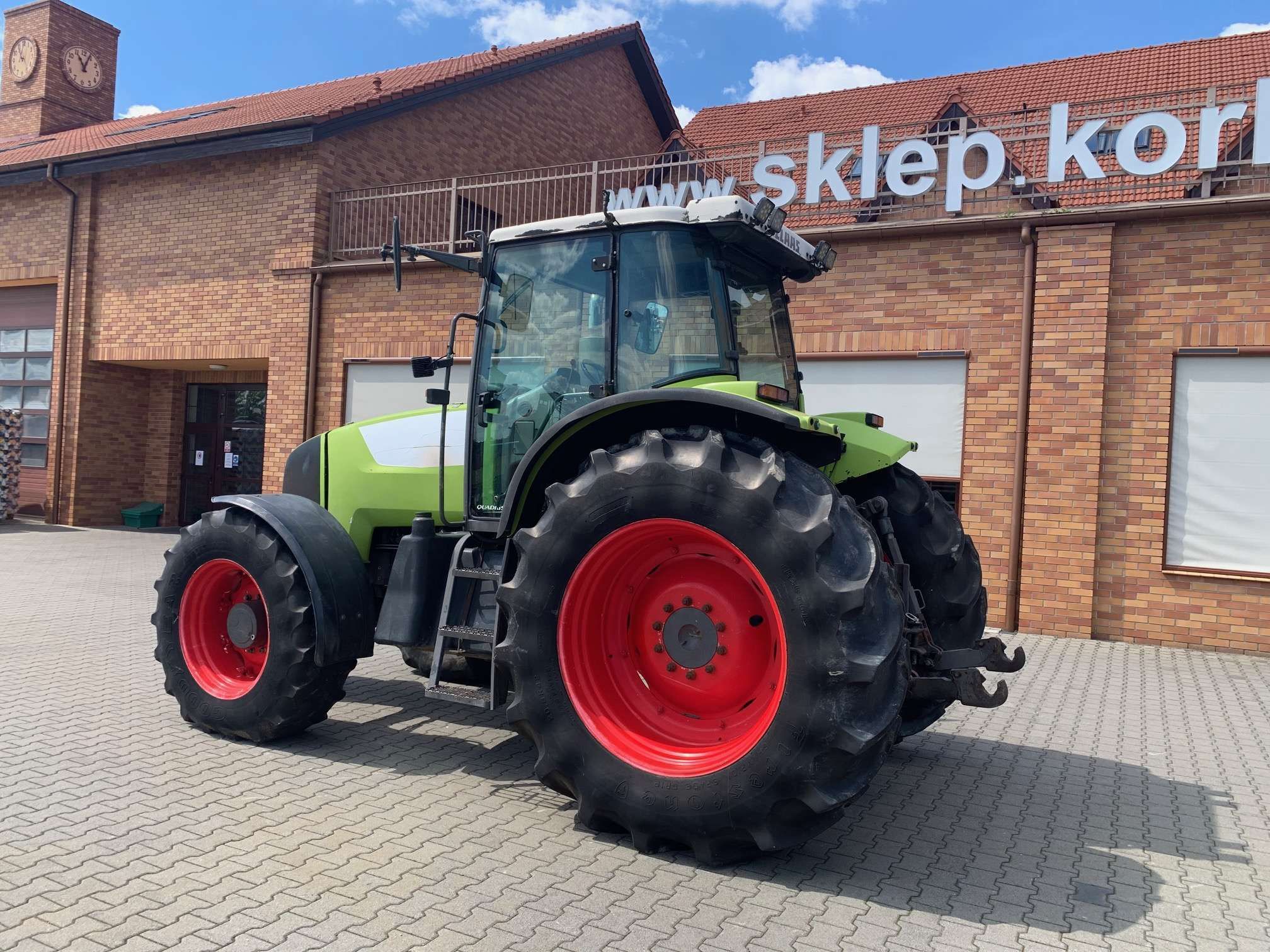 Ciągnik Renaul 735