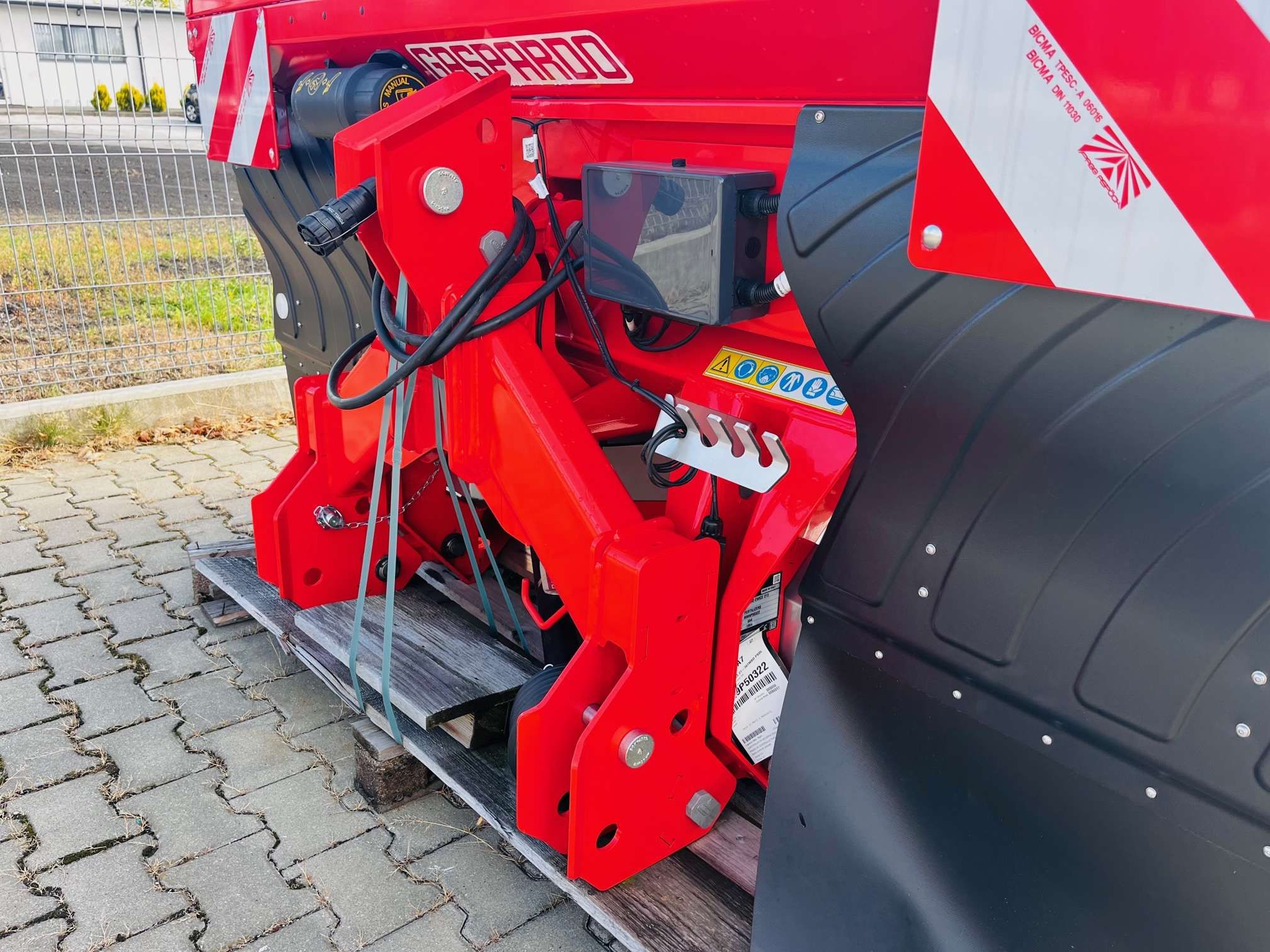 Rozsiewacz dwutarczowy do nawozu Maschio Gaspardo EW 213 ISOTRONIC