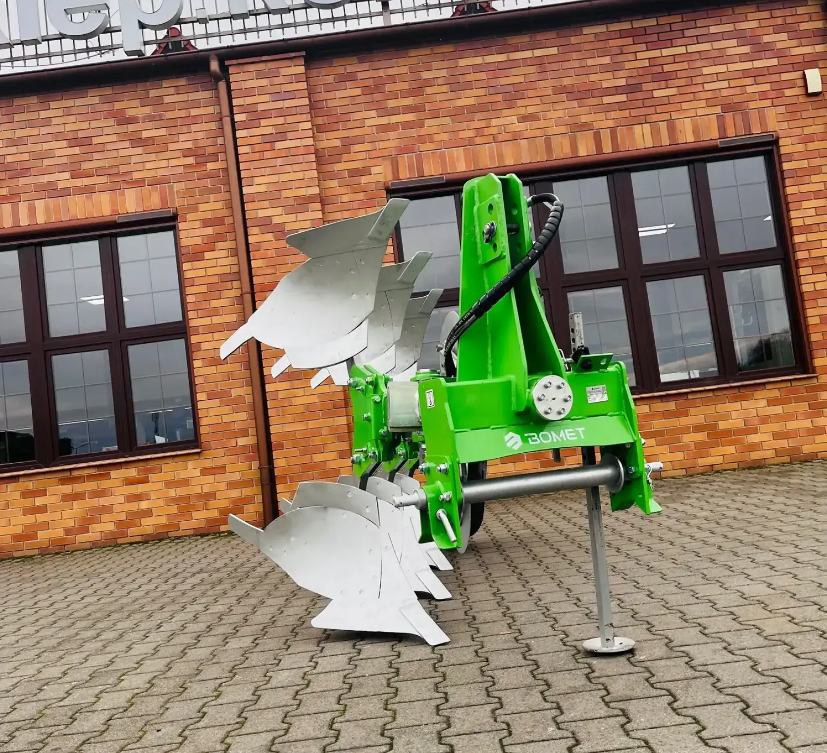 Pług obracalny BOMET kompletny pług z kołem podporowym