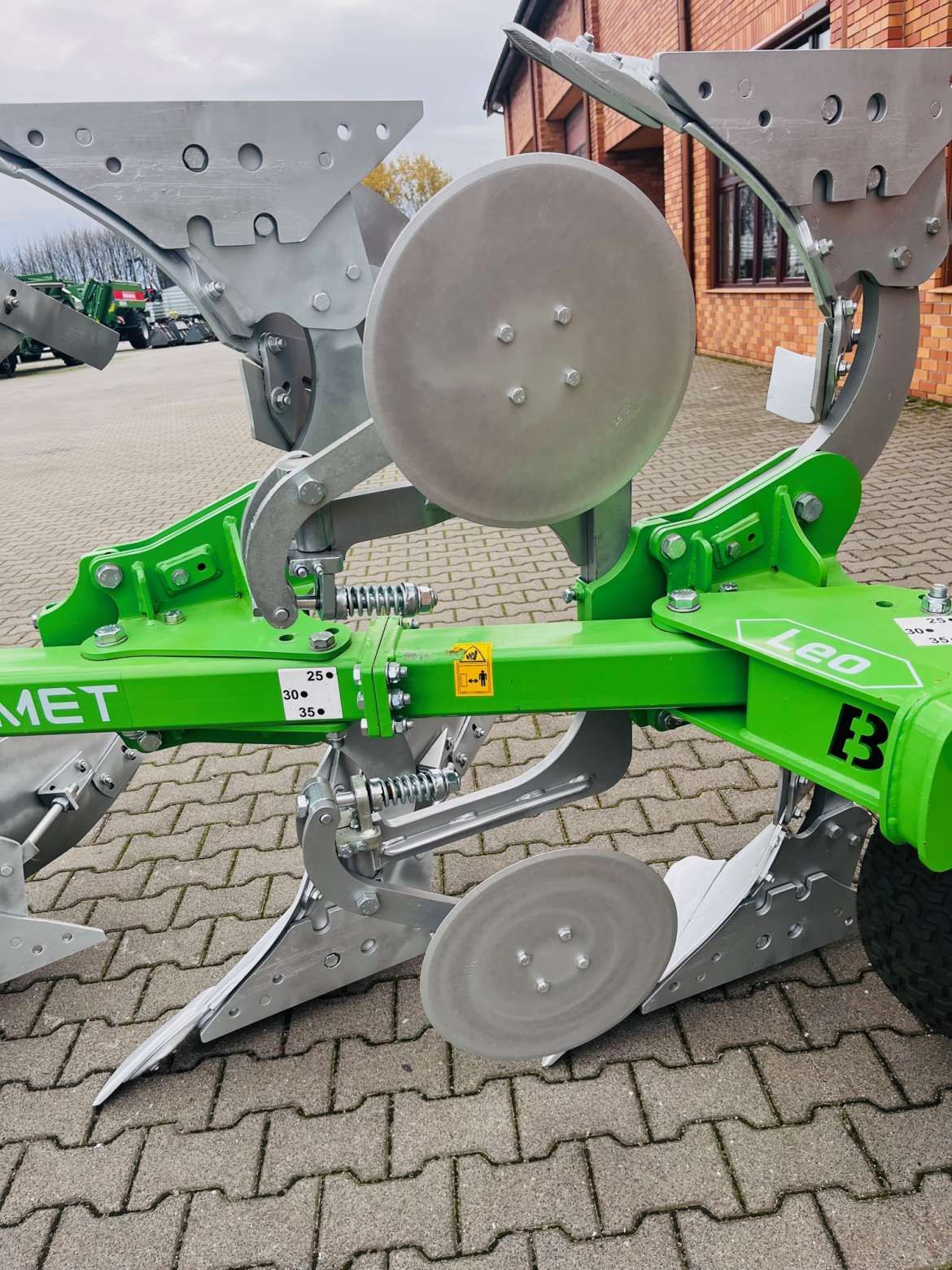 Pług obracalny BOMET krój tarczowy