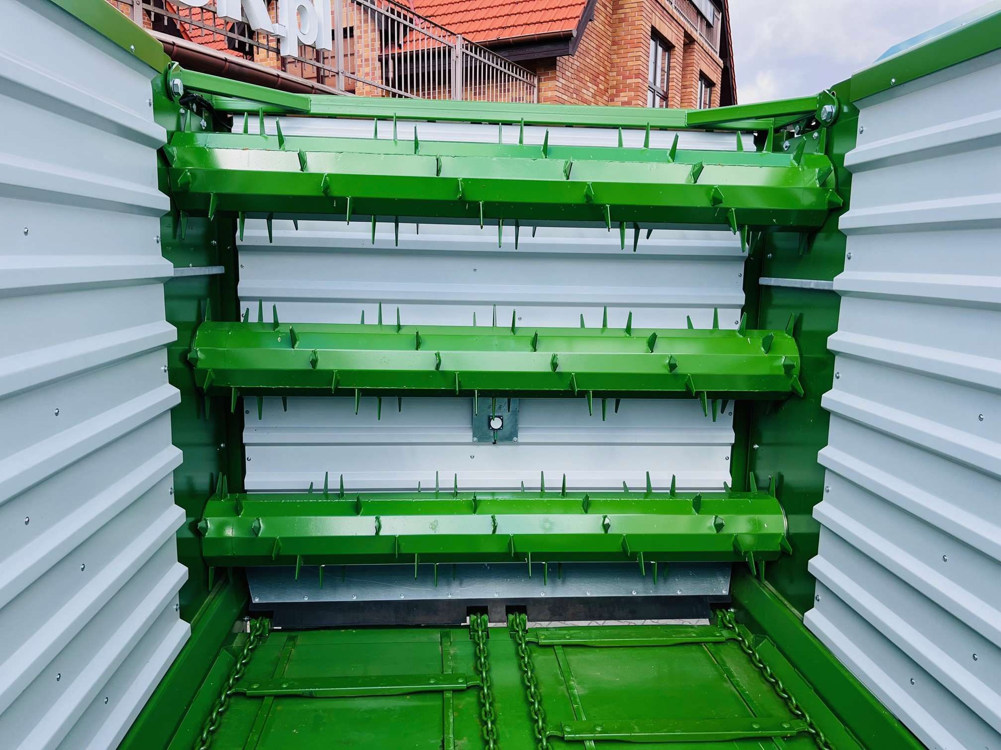 Przyczepa samozbierająca do zielonek BERGMANN Carex 410 S