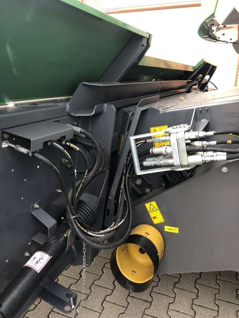 Multizłącze hydrauliczne w kombajnie Fendt 6330 C od www.korbanek.pl