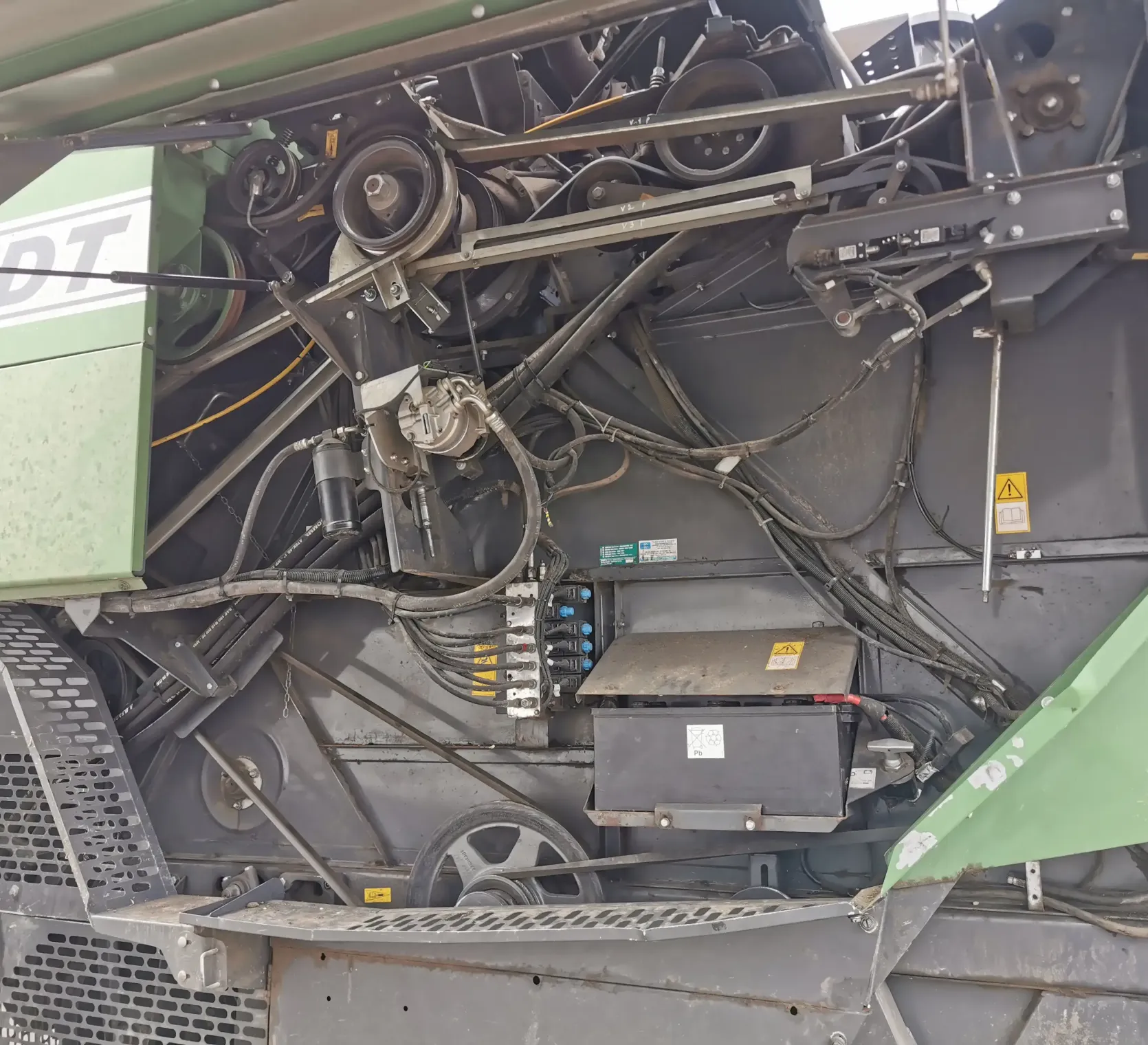 Kombajn-zbozowy-fendt-5220-5-klawiszy-wytrzasaczy-stan-bardz-dobry-korbanek-pierwszy-wlasciciel