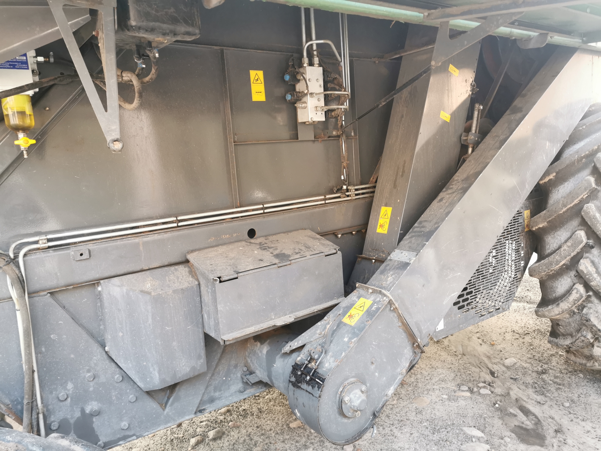 Kombajn-zbozowy-fendt-5220-5-klawiszy-wytrzasaczy-stan-bardz-dobry-korbanek-pierwszy-wlasciciel