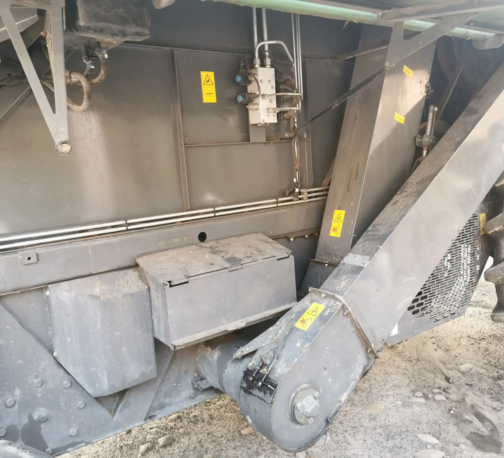 Kombajn-zbozowy-fendt-5220-5-klawiszy-wytrzasaczy-stan-bardz-dobry-korbanek-pierwszy-wlasciciel