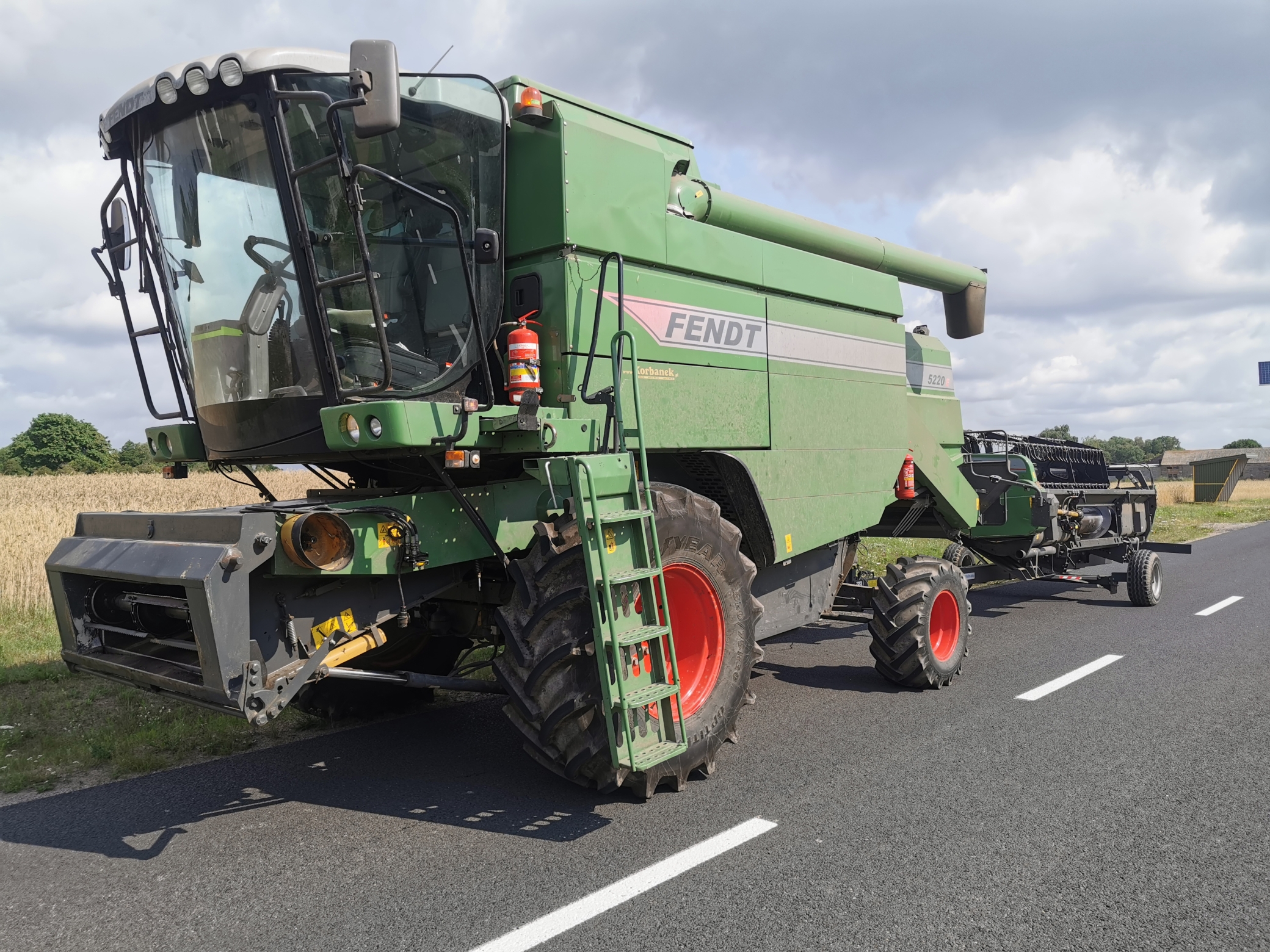 Kombajn-zbozowy-fendt-5220-5-klawiszy-wytrzasaczy-stan-bardz-dobry-korbanek-pierwszy-wlasciciel