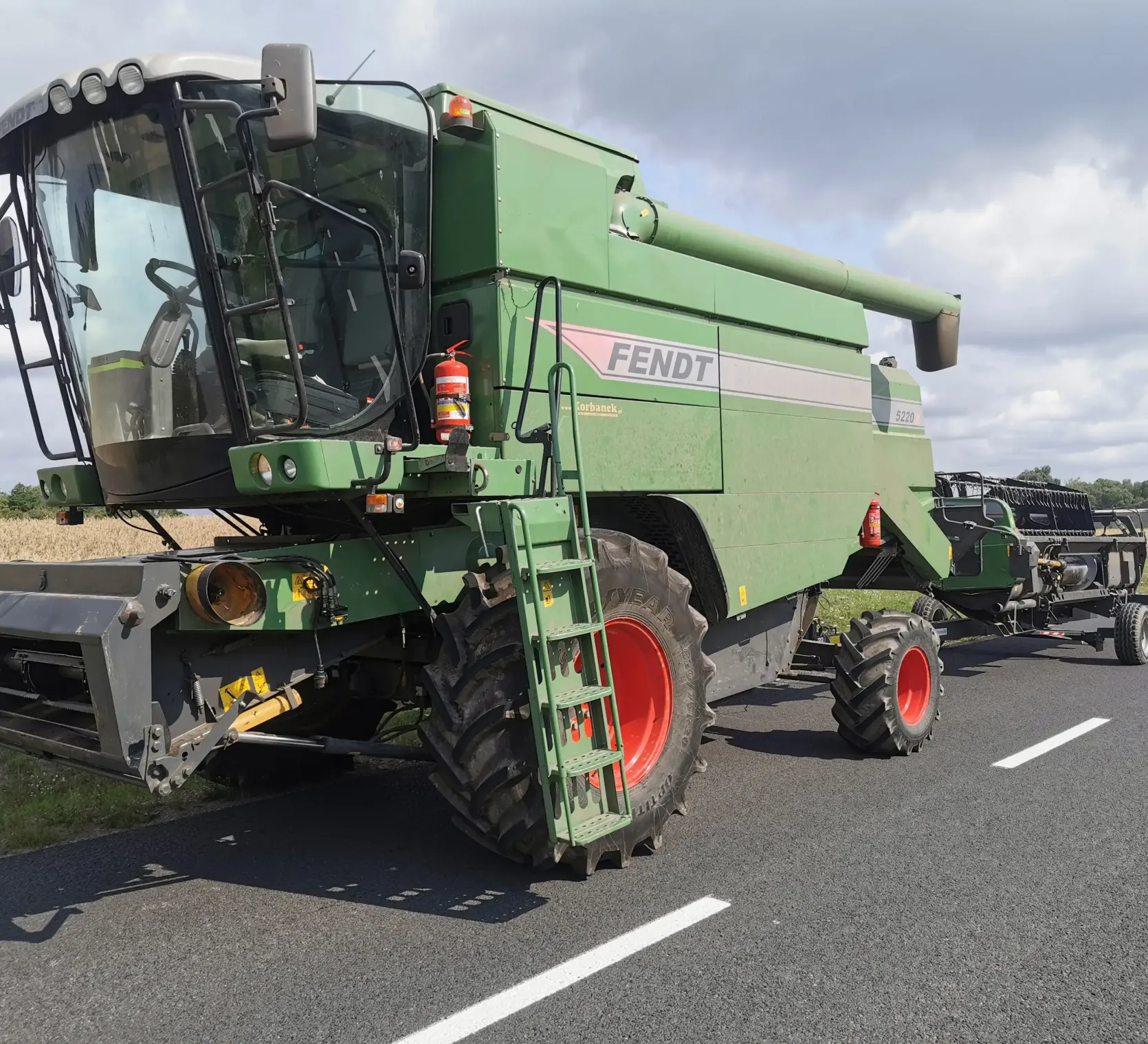 Kombajn-zbozowy-fendt-5220-5-klawiszy-wytrzasaczy-stan-bardz-dobry-korbanek-pierwszy-wlasciciel