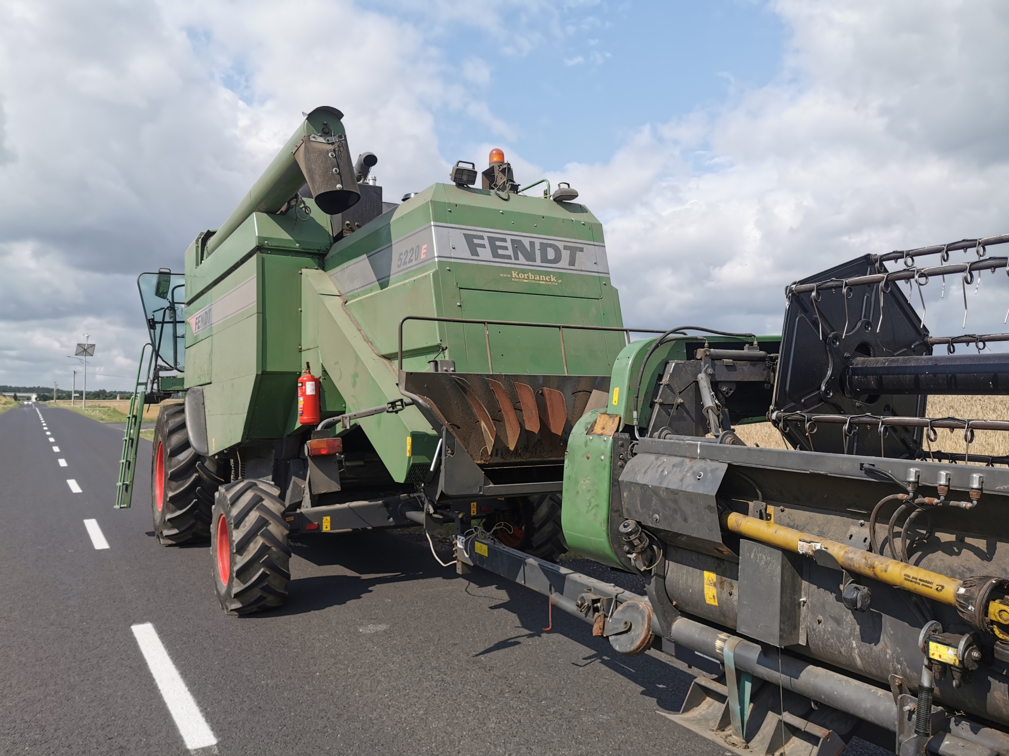 Kombajn-zbozowy-fendt-5220-5-klawiszy-wytrzasaczy-stan-bardz-dobry-korbanek-pierwszy-wlasciciel