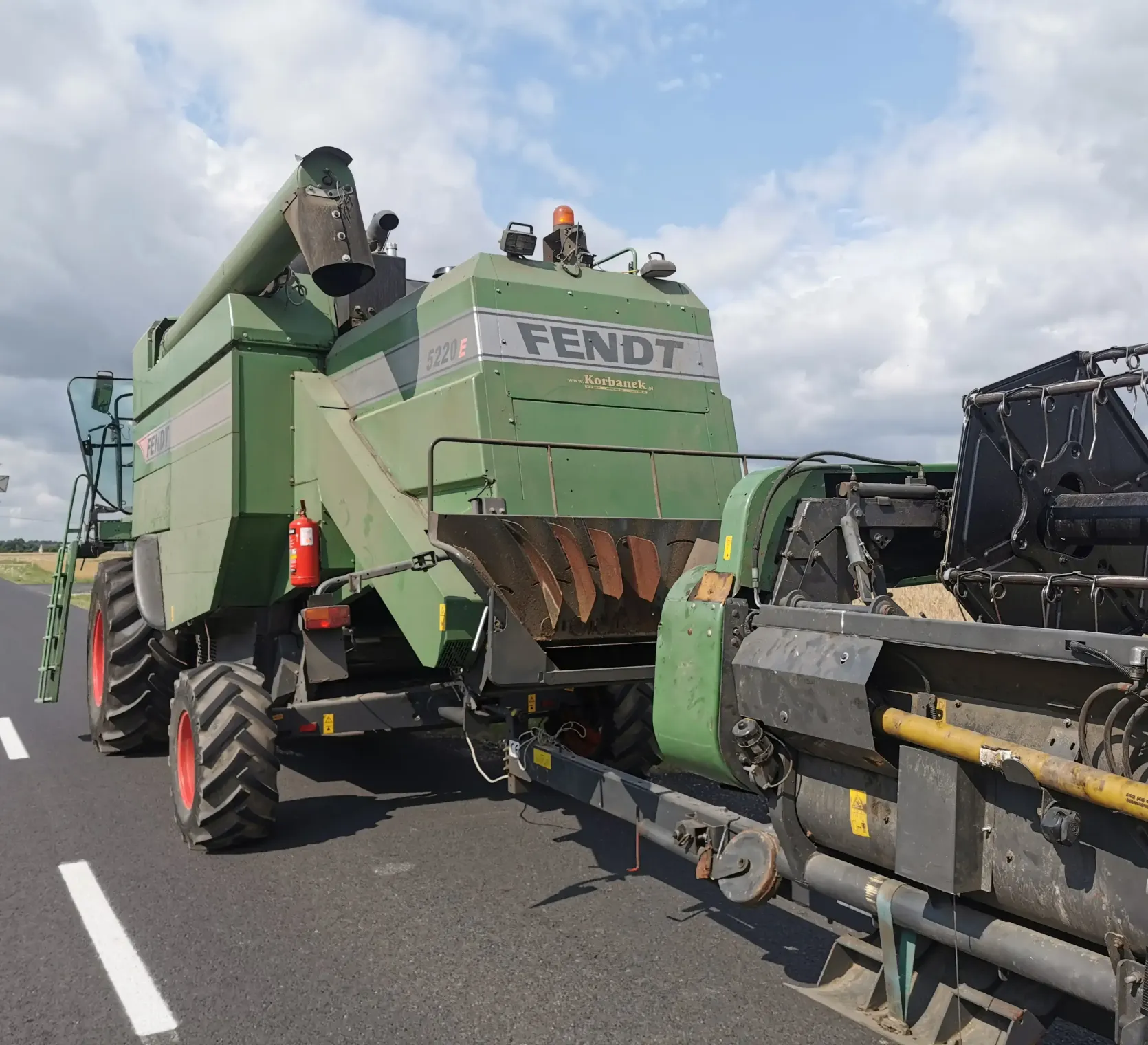 Kombajn-zbozowy-fendt-5220-5-klawiszy-wytrzasaczy-stan-bardz-dobry-korbanek-pierwszy-wlasciciel