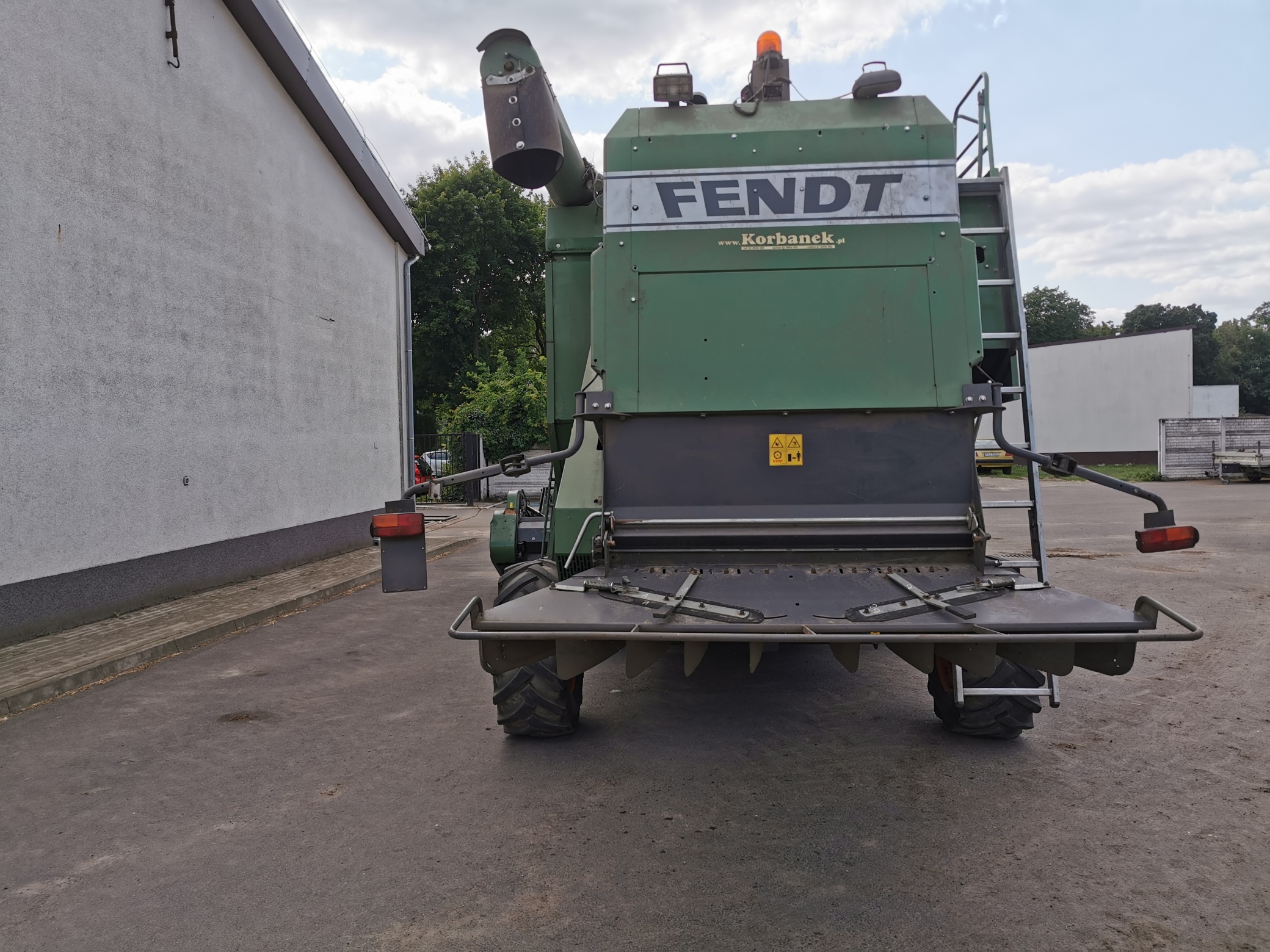 Kombajn-zbozowy-fendt-5220-5-klawiszy-wytrzasaczy-stan-bardz-dobry-korbanek-pierwszy-wlasciciel